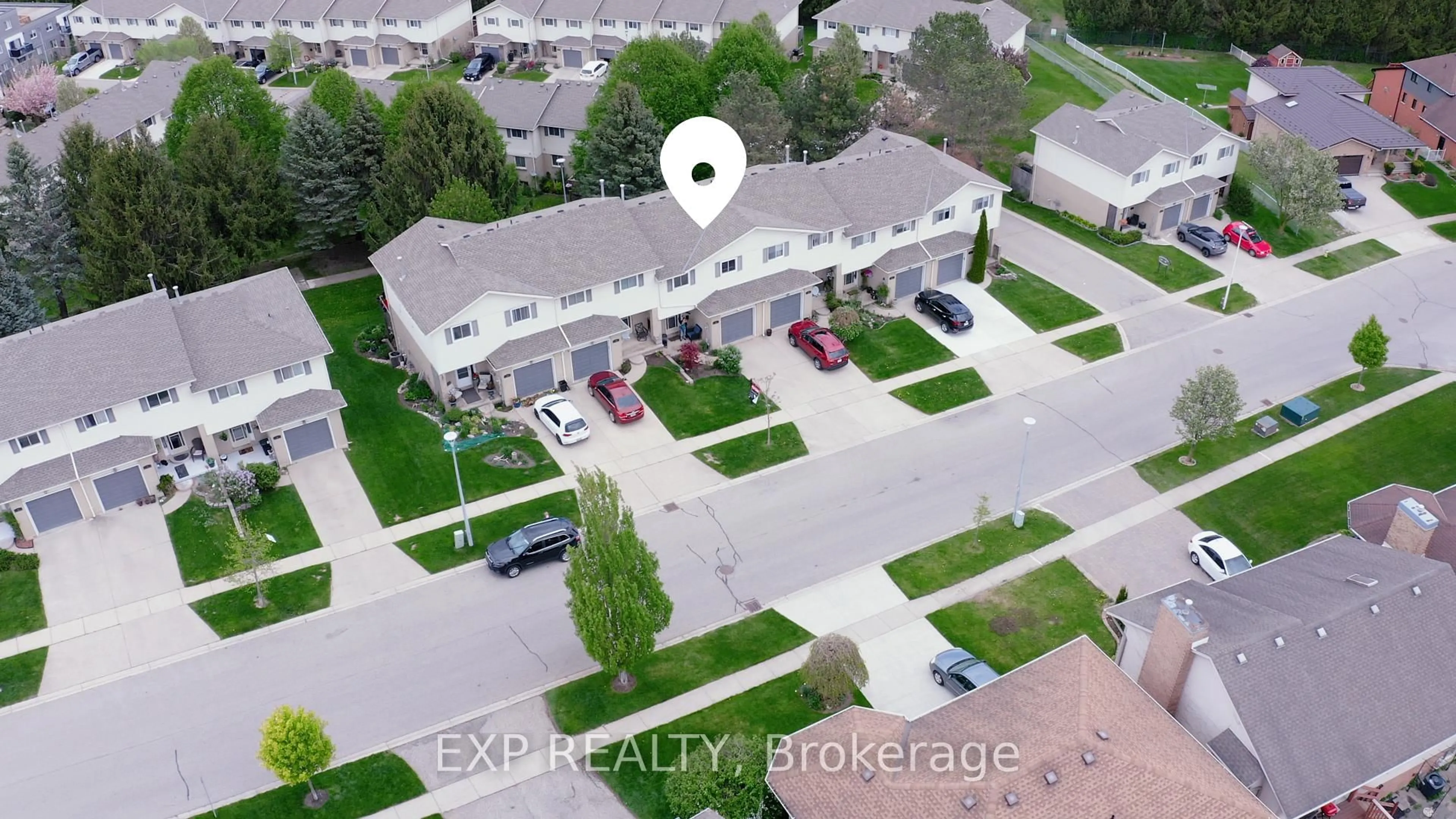 A pic from outside/outdoor area/front of a property/back of a property/a pic from drone, unknown for 17 Lindsay Rd, Woodstock Ontario N4V 1A6