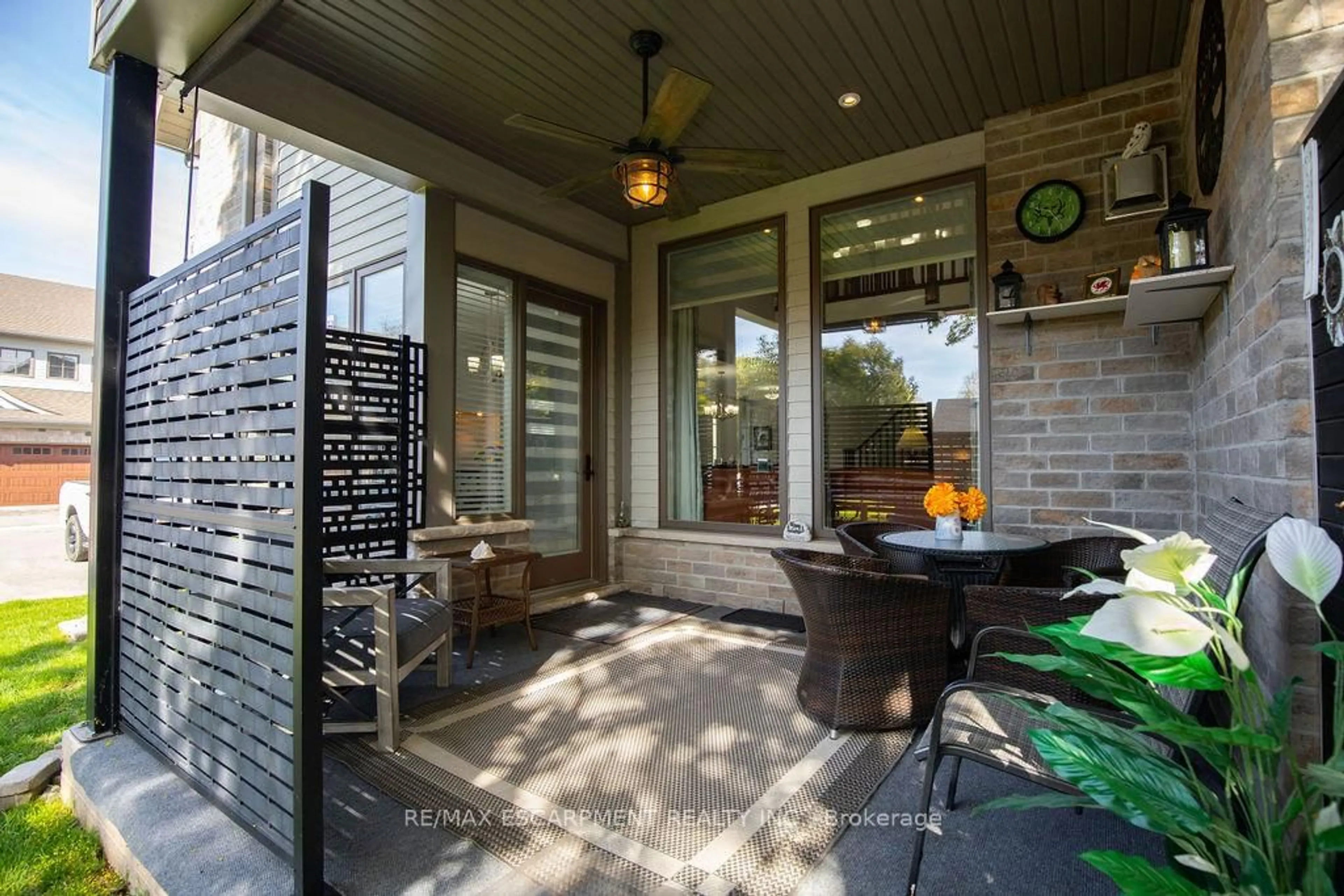 Patio, street for 107 Main St #4, Grimsby Ontario L3M 1N6