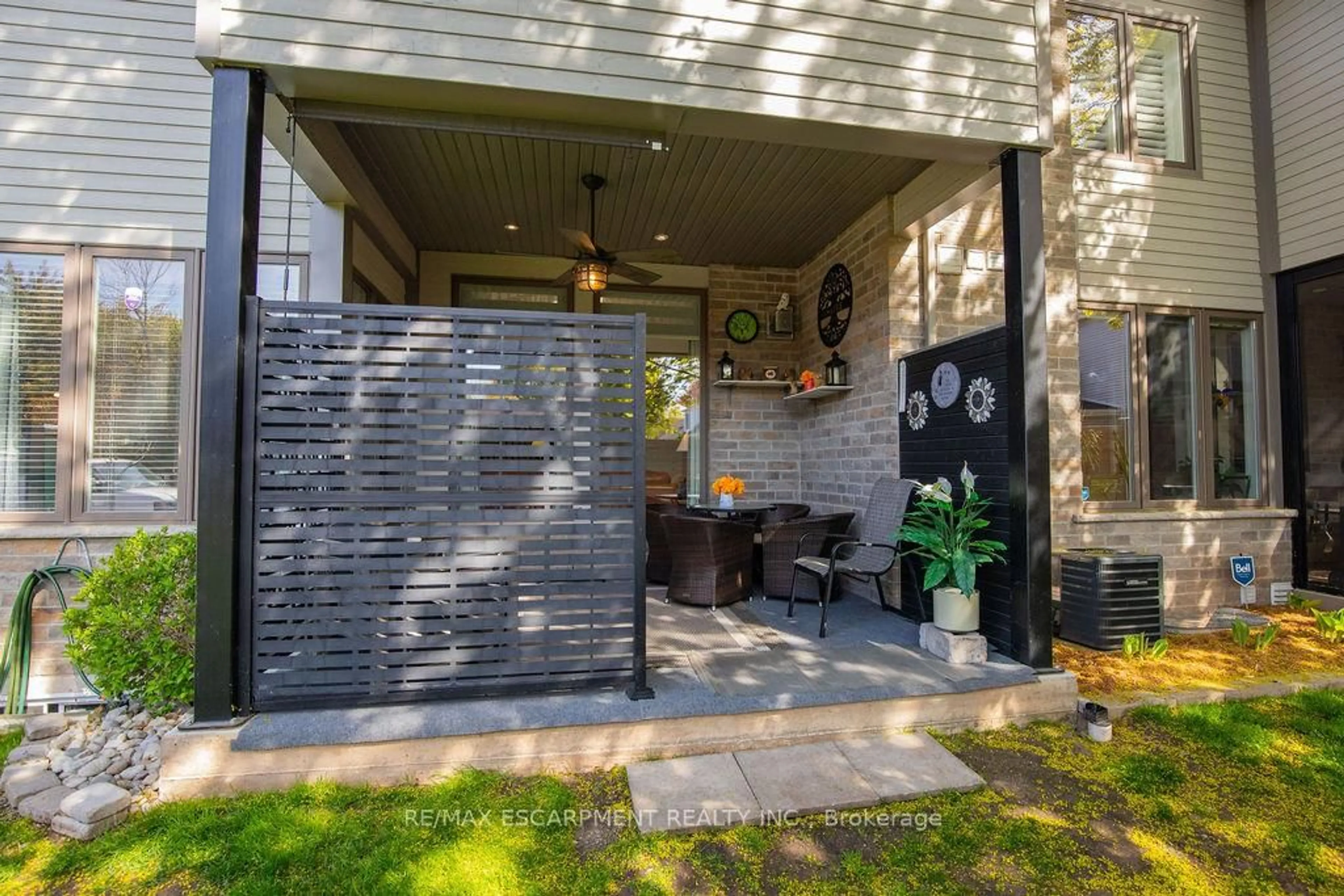 Patio, street for 107 Main St #4, Grimsby Ontario L3M 1N6