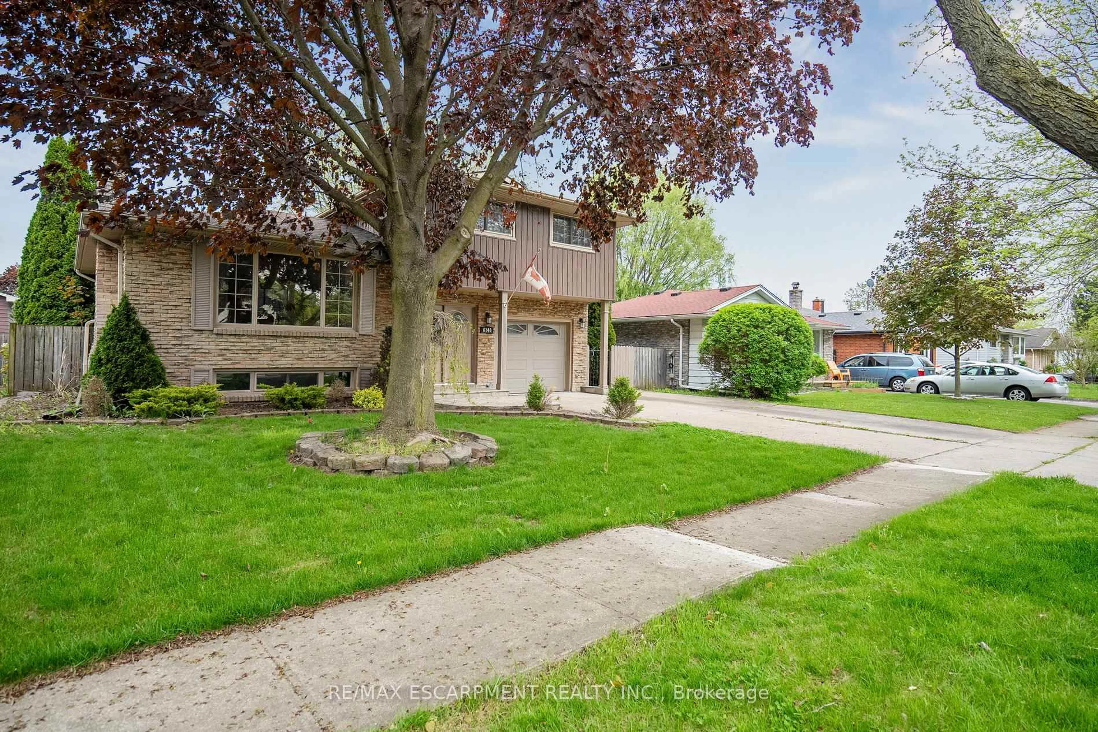 Home with vinyl exterior material, street for 6146 MONTEREY Ave, Niagara Falls Ontario L2H 2A4
