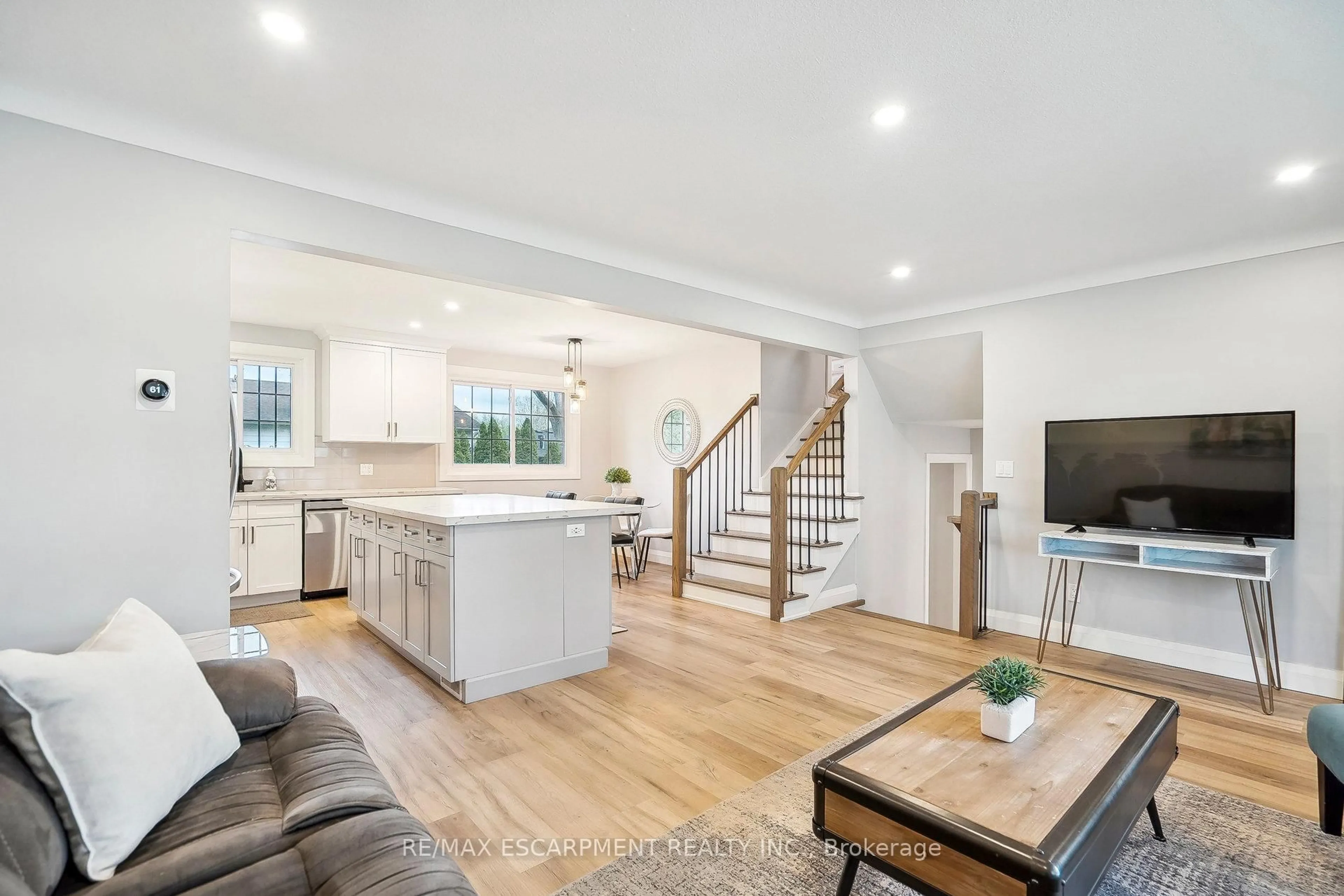 Open concept kitchen, unknown for 6146 MONTEREY Ave, Niagara Falls Ontario L2H 2A4