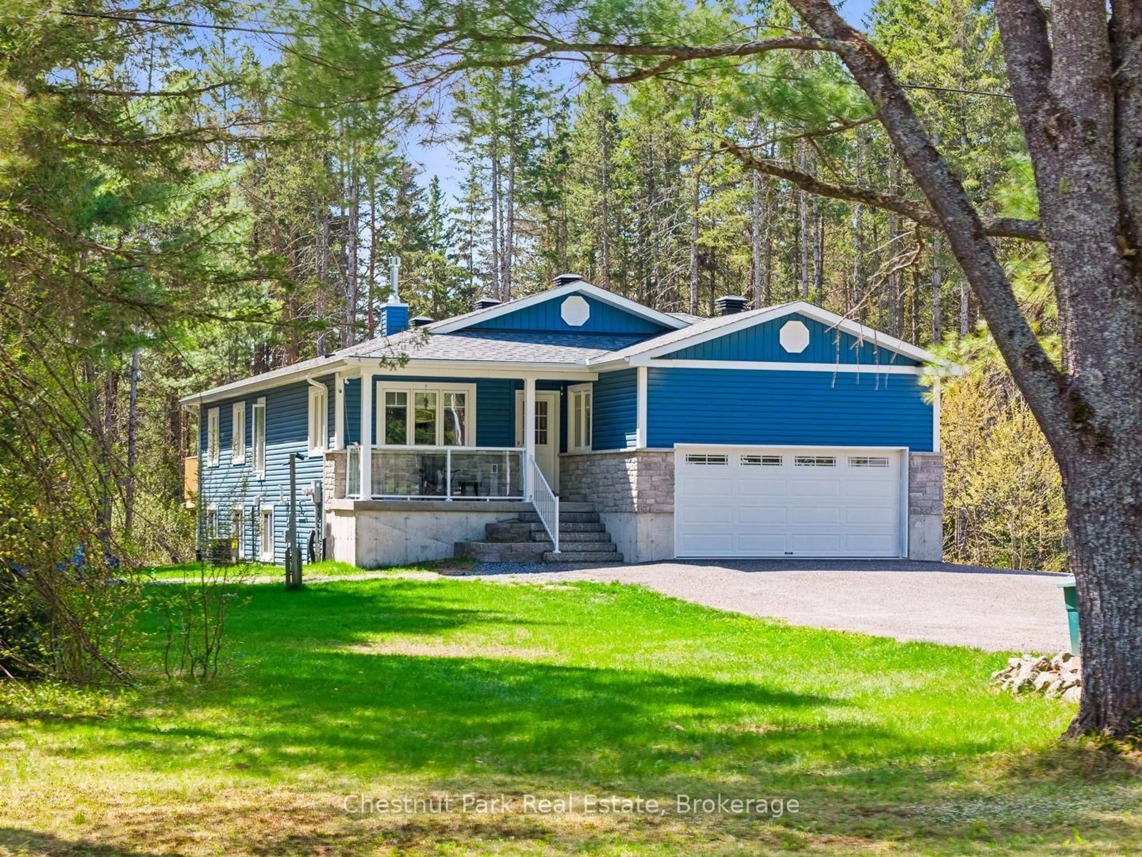 Home with vinyl exterior material, water/lake/river/ocean view for 583 Mary Lk Rd, Huntsville Ontario P0B 1L0