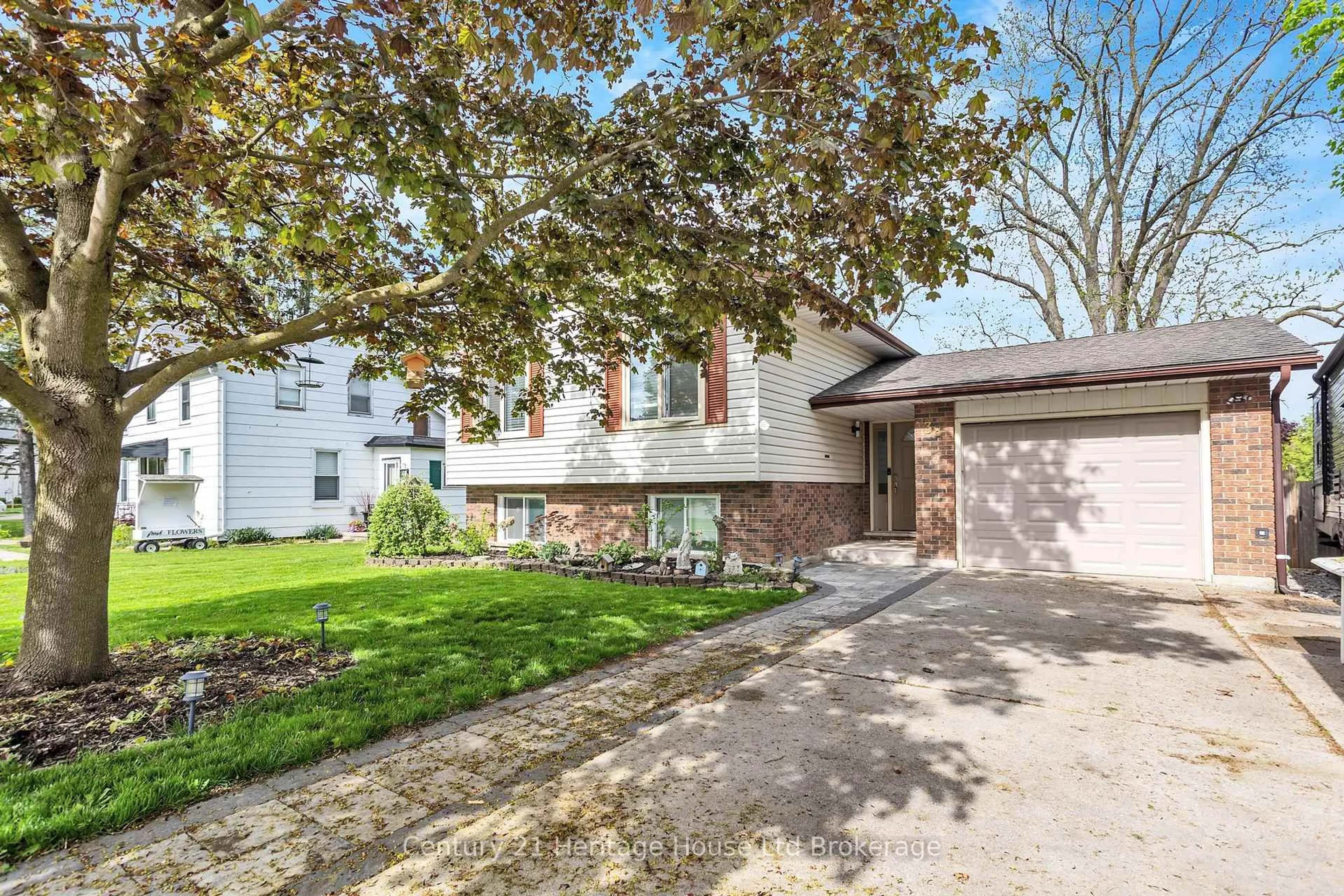 Home with brick exterior material, street for 38 Albert St, Norwich Ontario N0J 1P0