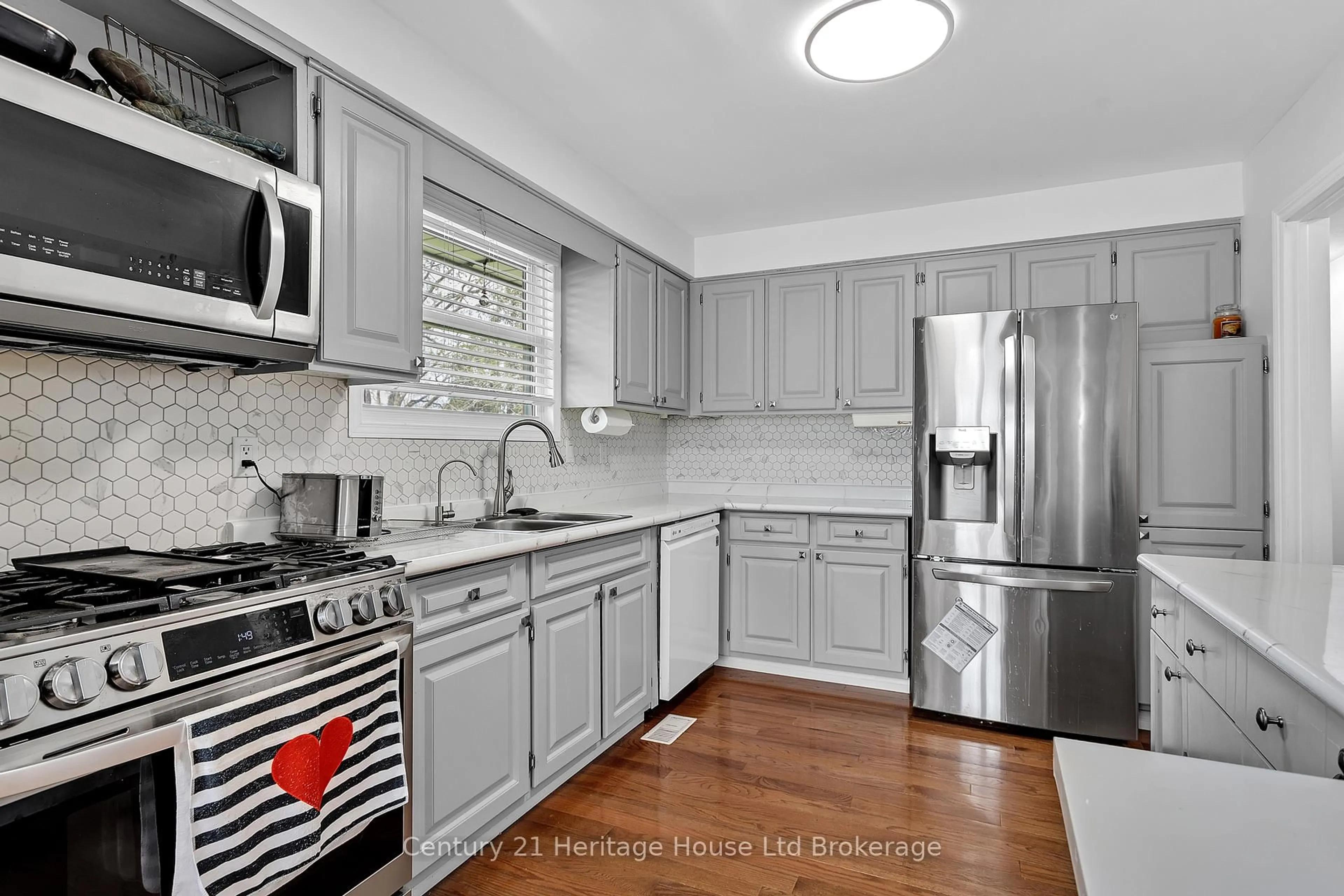 Standard kitchen, ceramic/tile floor for 38 Albert St, Norwich Ontario N0J 1P0