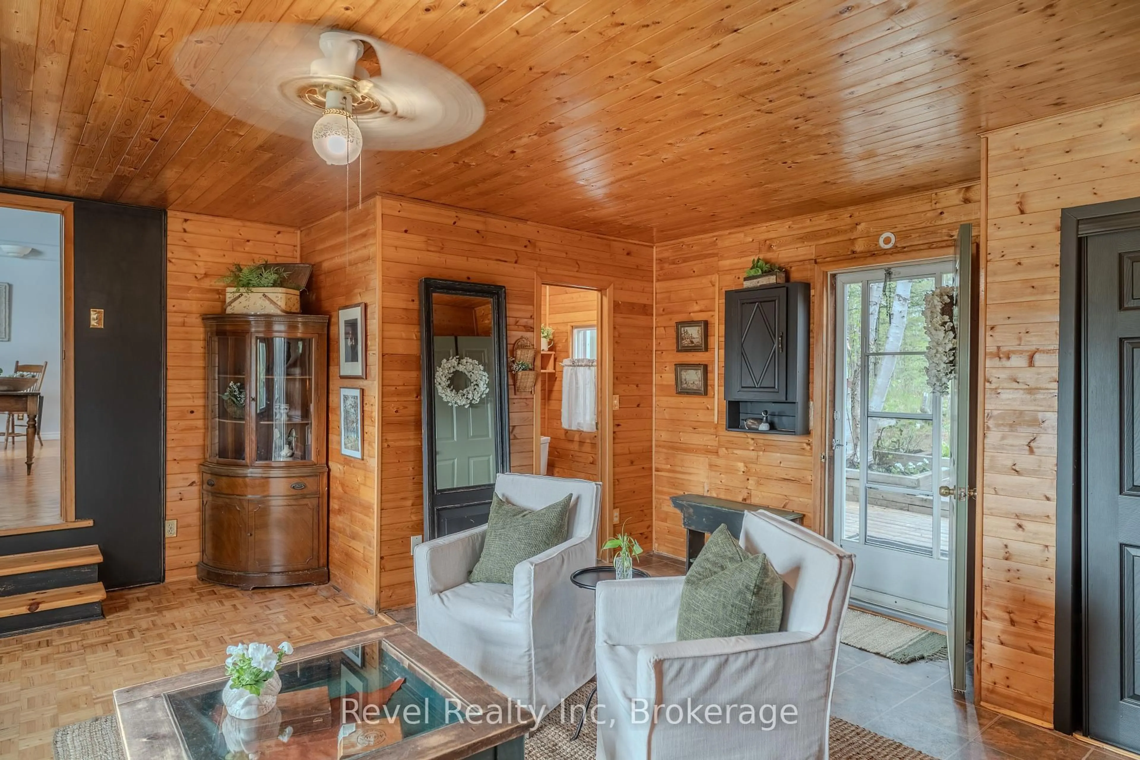 Living room with furniture, wood/laminate floor for 14 Swallow Rd, McDougall Ontario P2A 2W7