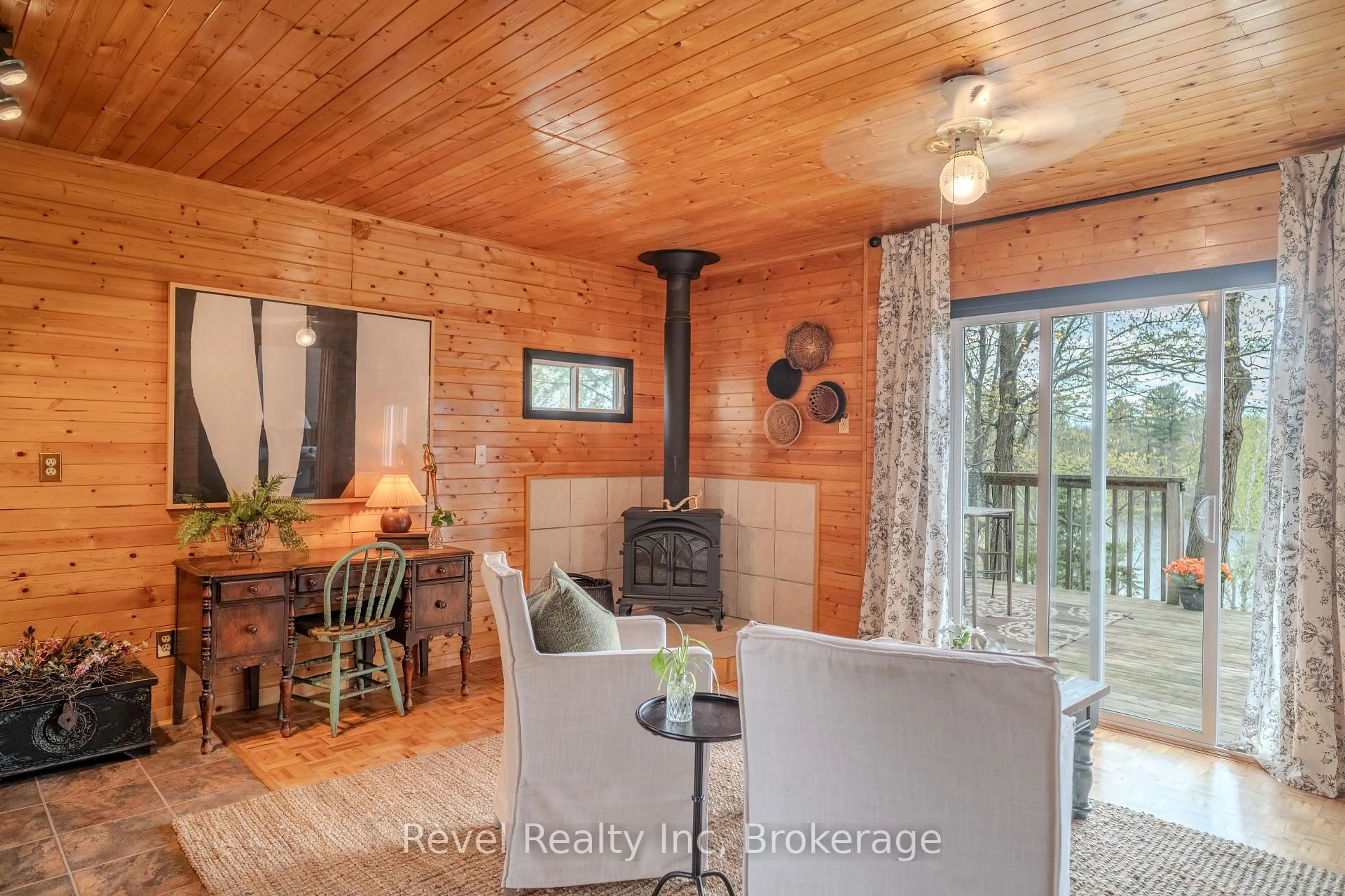 Living room with furniture, wood/laminate floor for 14 Swallow Rd, McDougall Ontario P2A 2W7