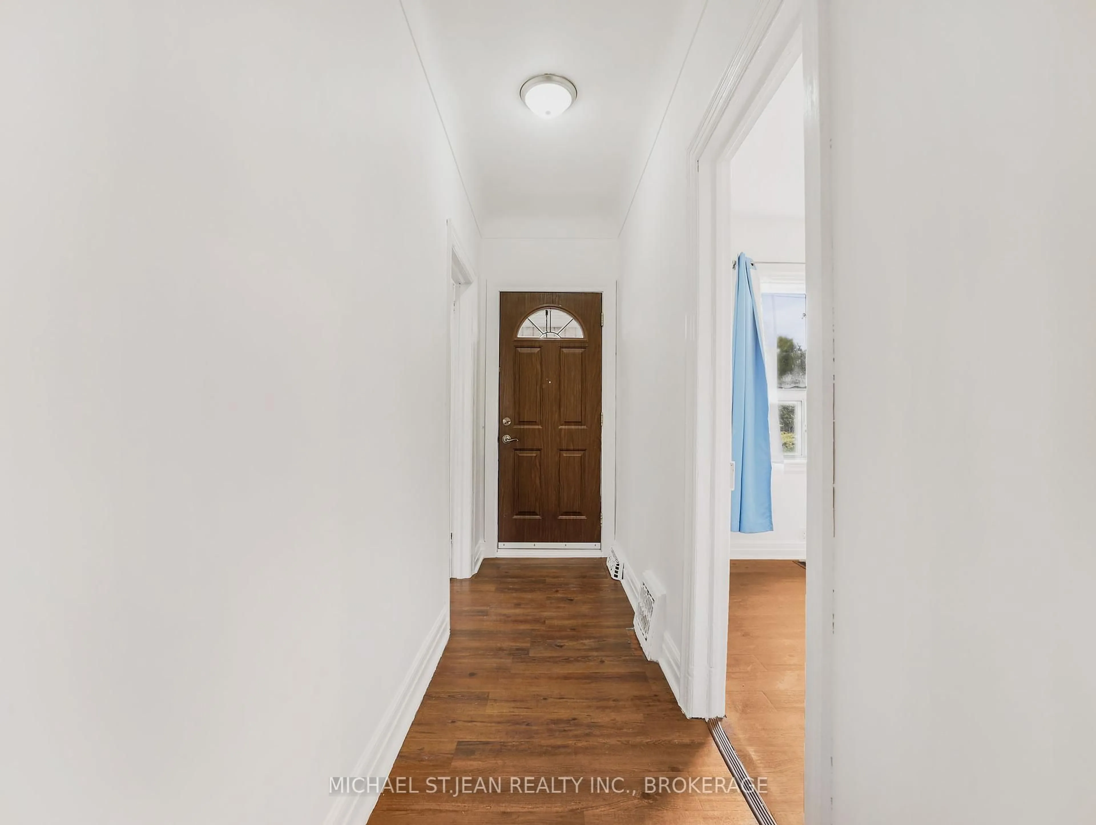 Indoor entryway for 42 Ellis Ave, Hamilton Ontario L8H 4L7