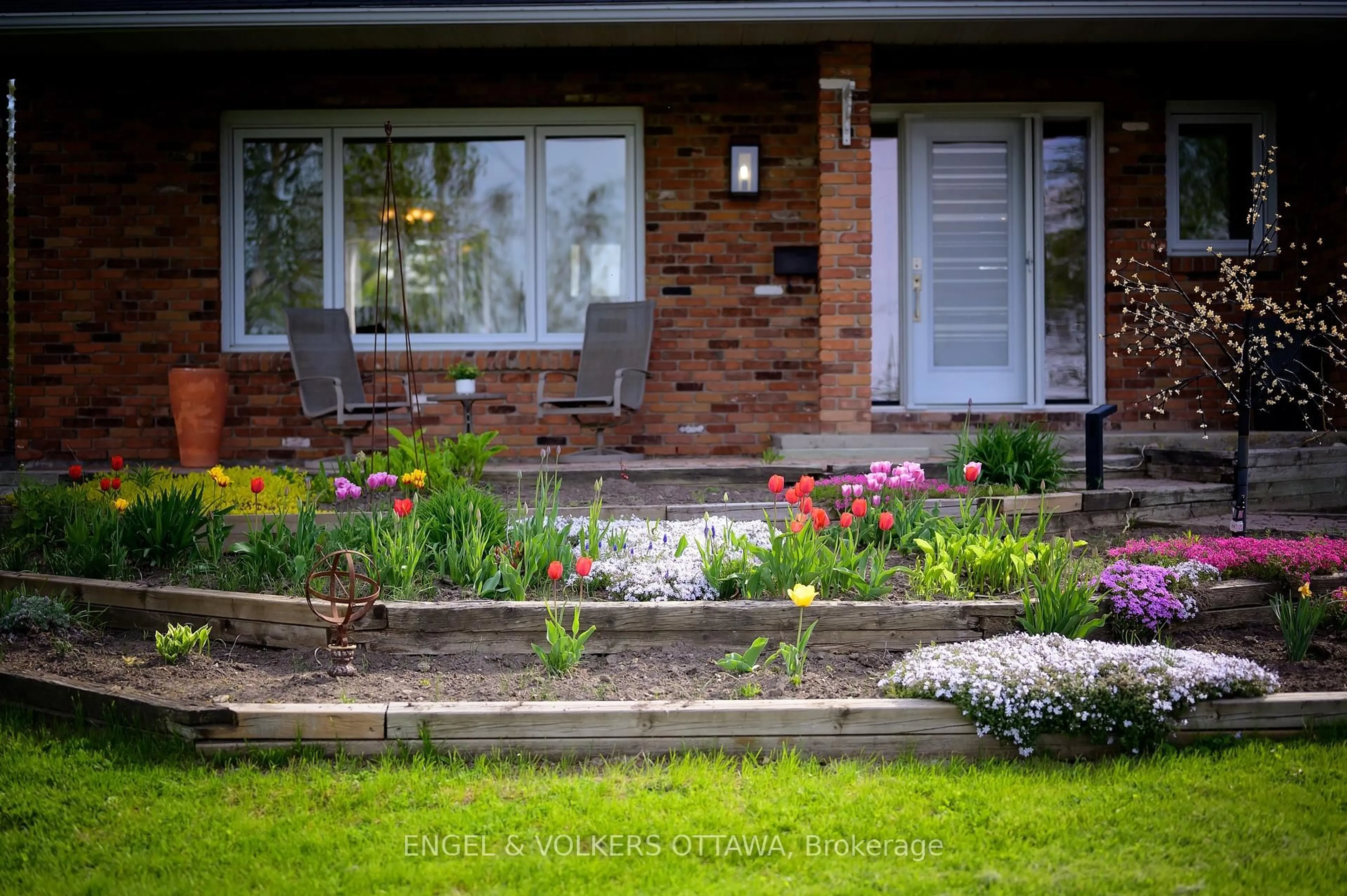 Home with brick exterior material, street for 5608 Richmond Rd, Ottawa Ontario K2R 1E3