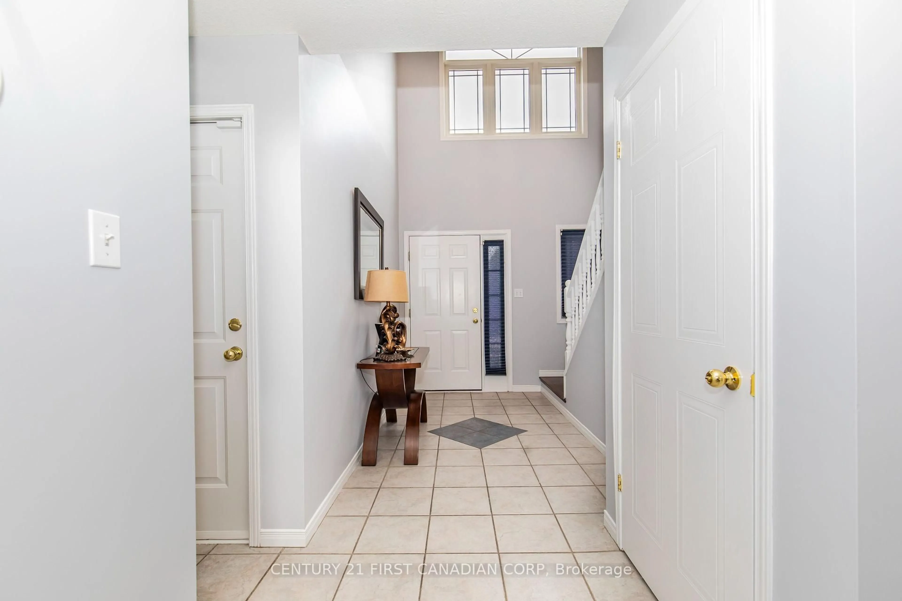 Indoor entryway for 570 Cuthbert Circ, London South Ontario N6M 1K6