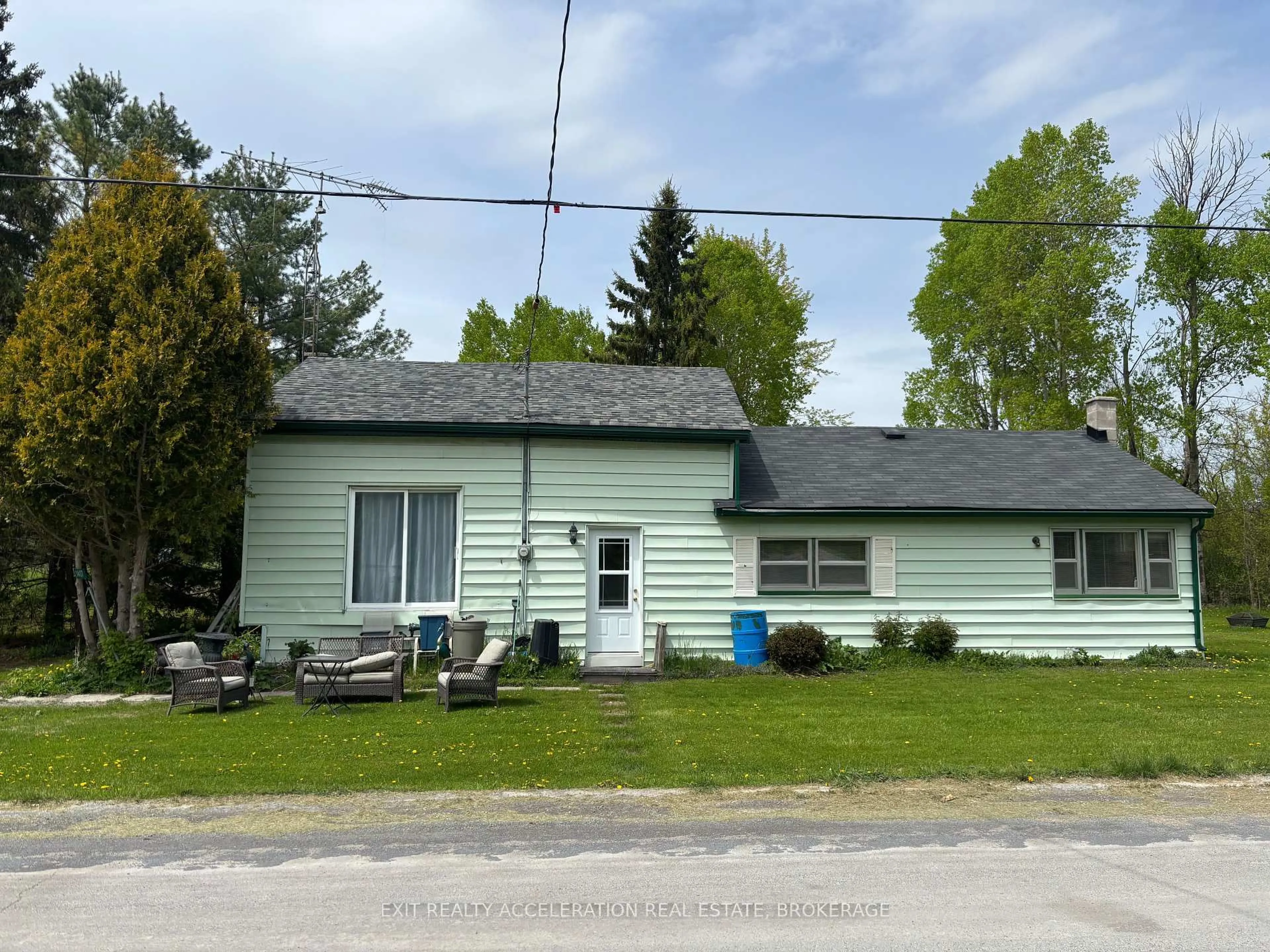 A pic from outside/outdoor area/front of a property/back of a property/a pic from drone, street for 1407 Doyle Rd, Plantagenet Ontario K7R 3L2