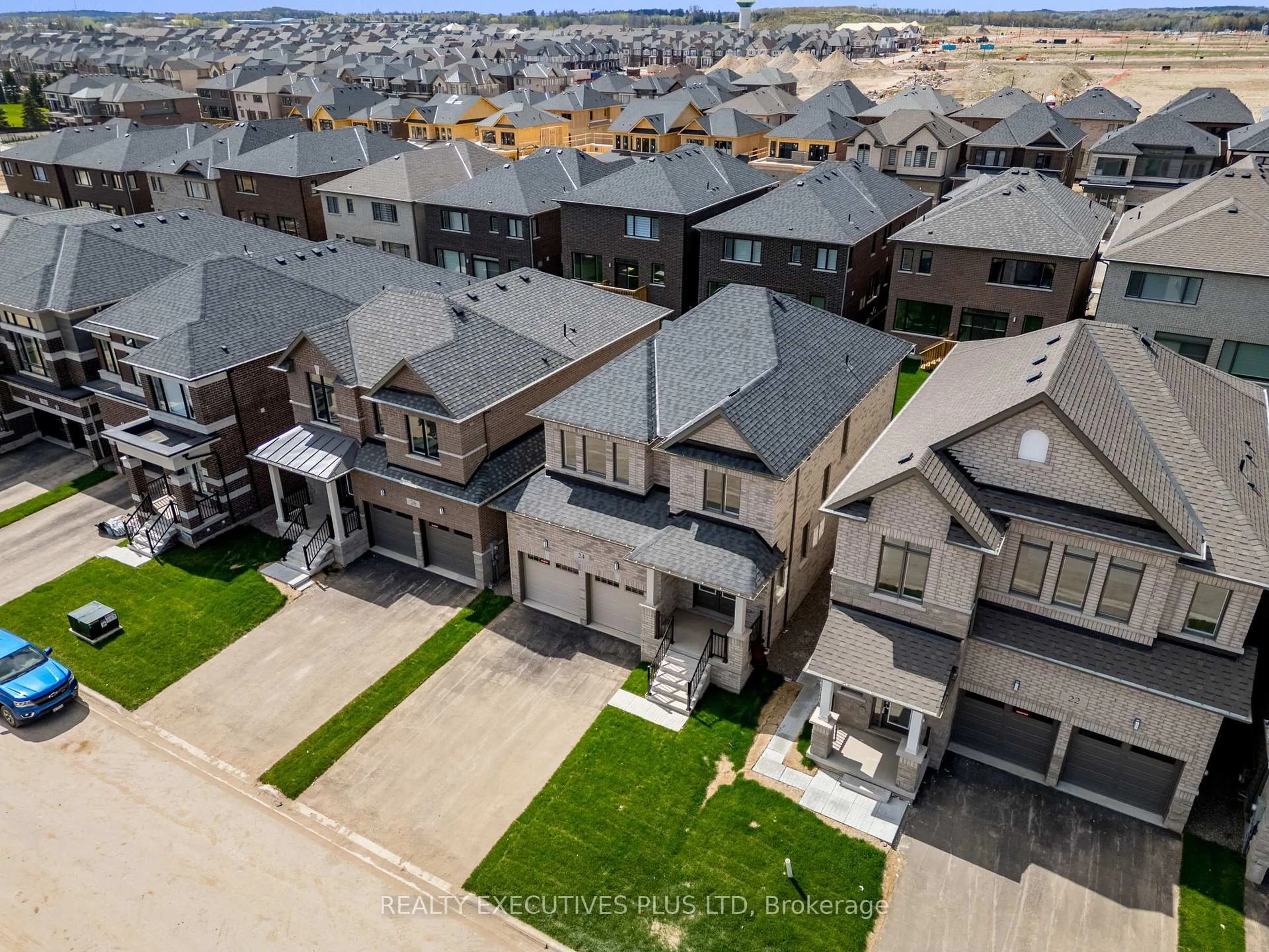 A pic from outside/outdoor area/front of a property/back of a property/a pic from drone, street for 24 Tyler Ave, Erin Ontario N0B 1T0