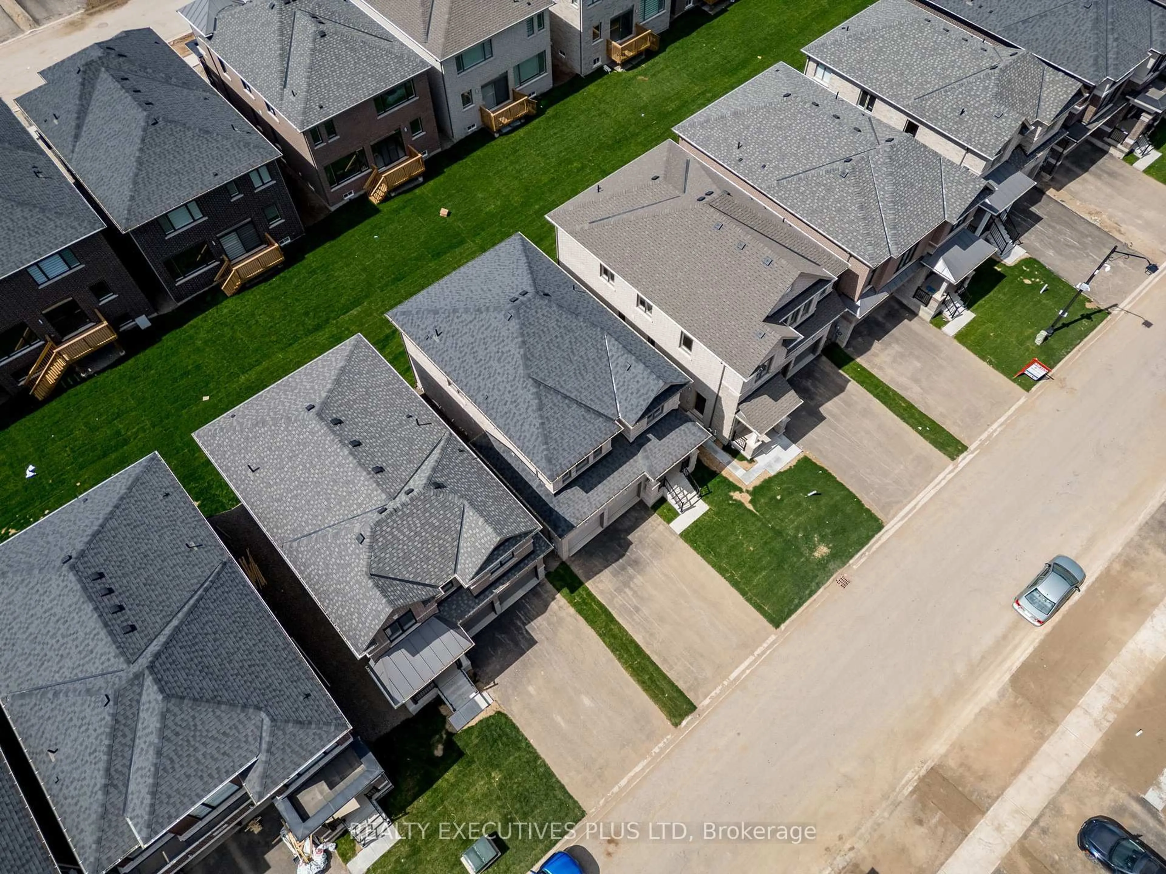 A pic from outside/outdoor area/front of a property/back of a property/a pic from drone, street for 24 Tyler Ave, Erin Ontario N0B 1T0