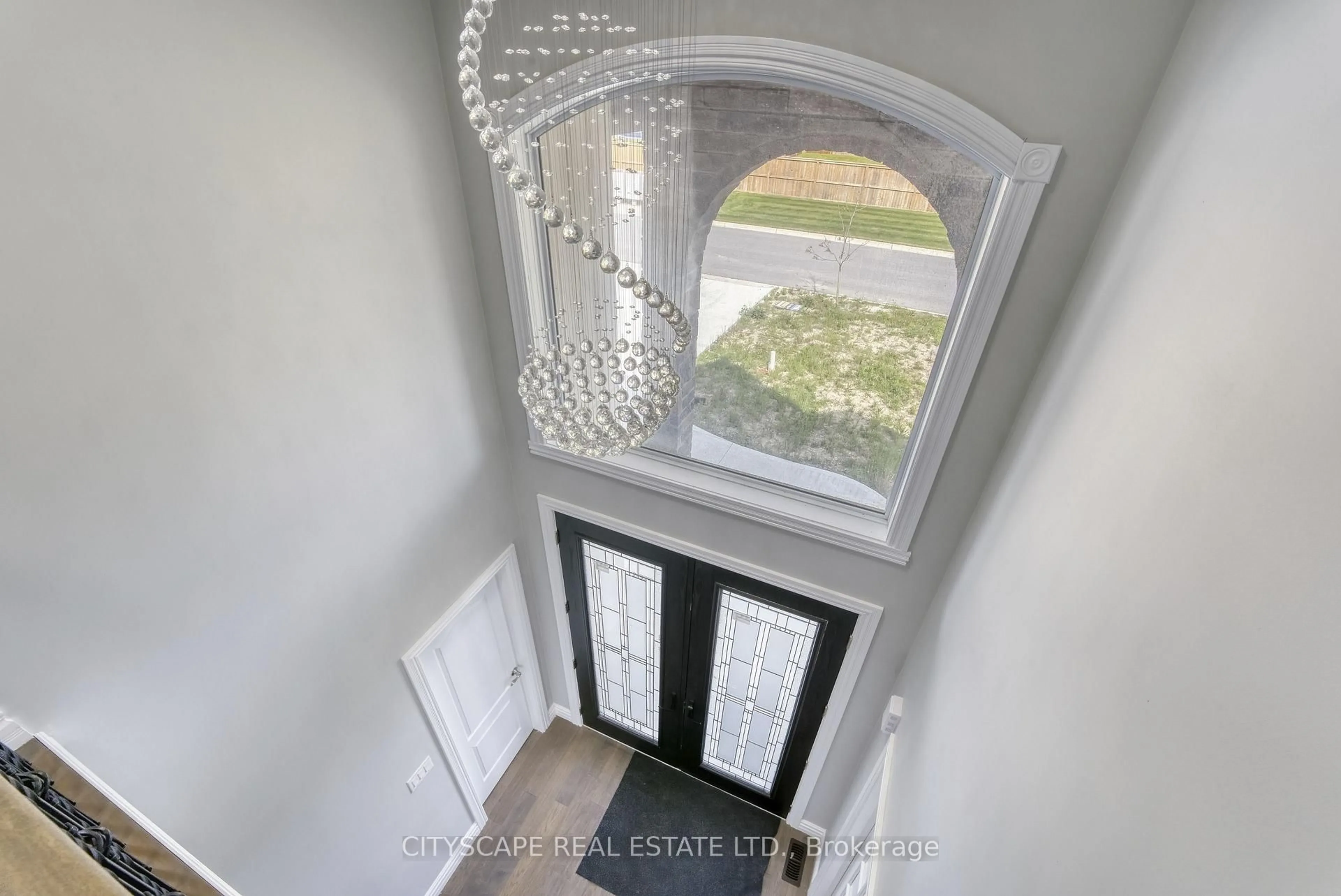 Indoor entryway for 351 BENSON CRT St, Amherstburg Ontario N9V 0G7