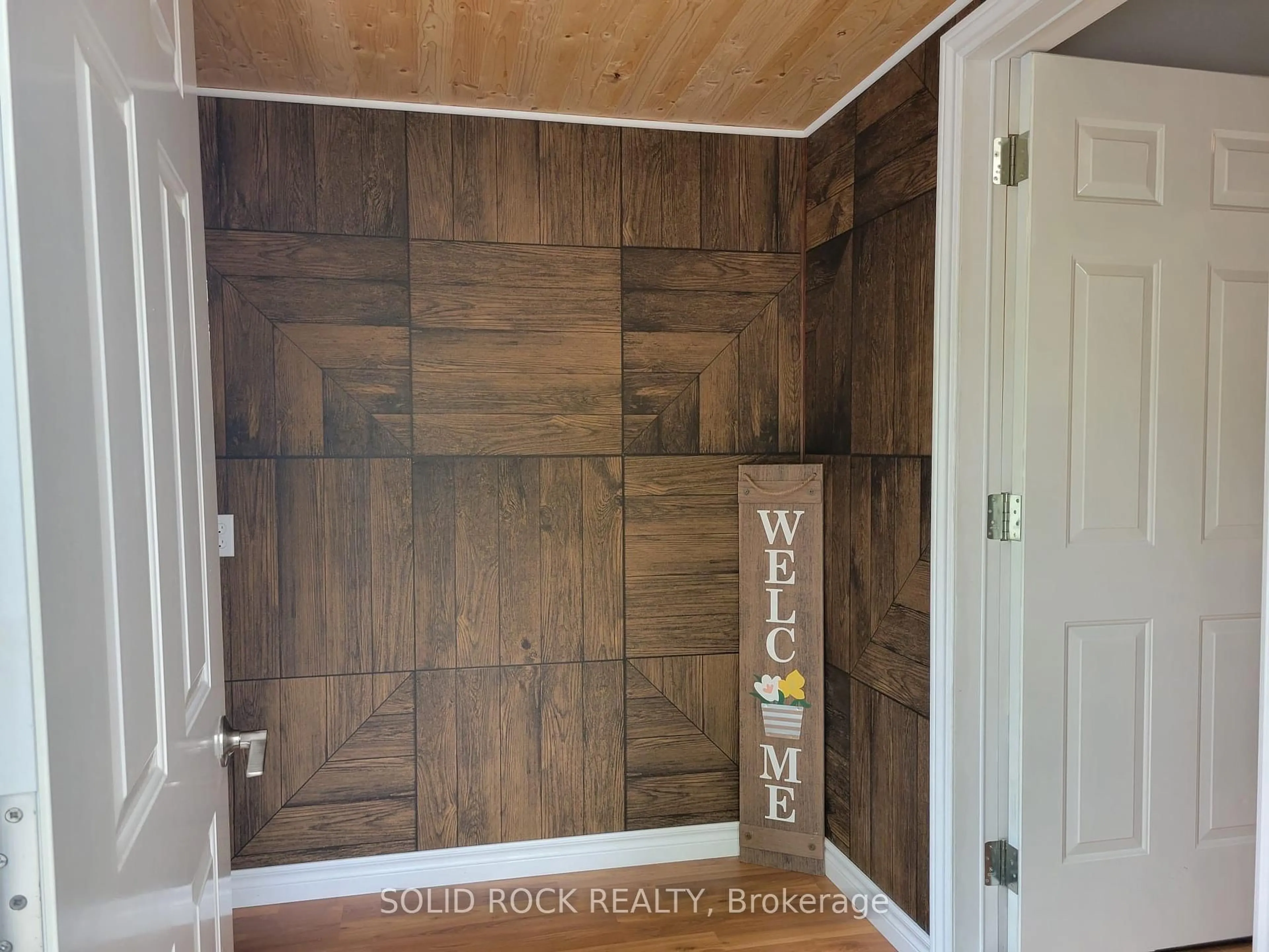 Indoor entryway for 74 Cedar Lane, Trent Hills Ontario K0L 1L0