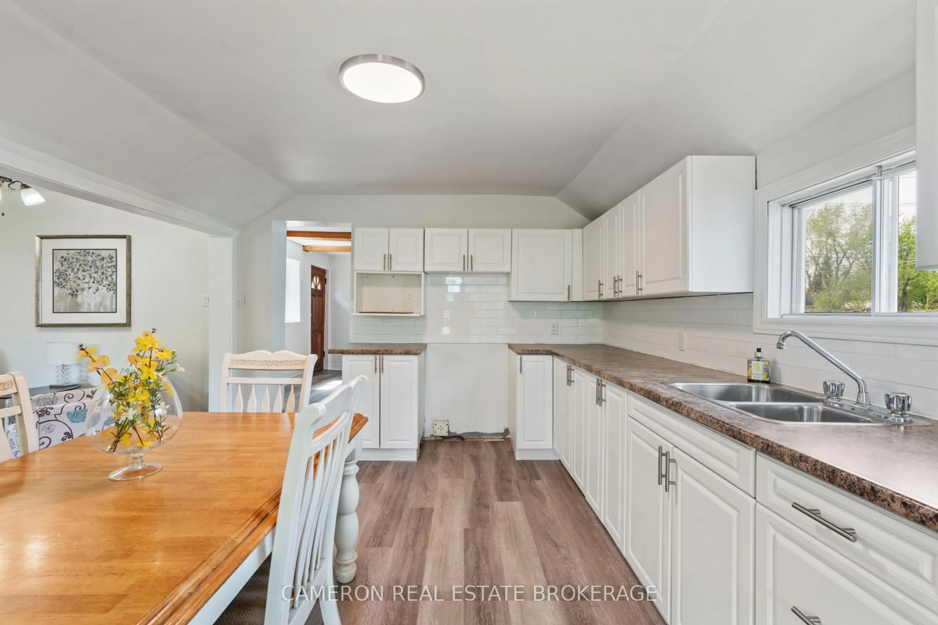 Unknown for 735 Adolphus St, Cornwall Ontario K6H 3T5