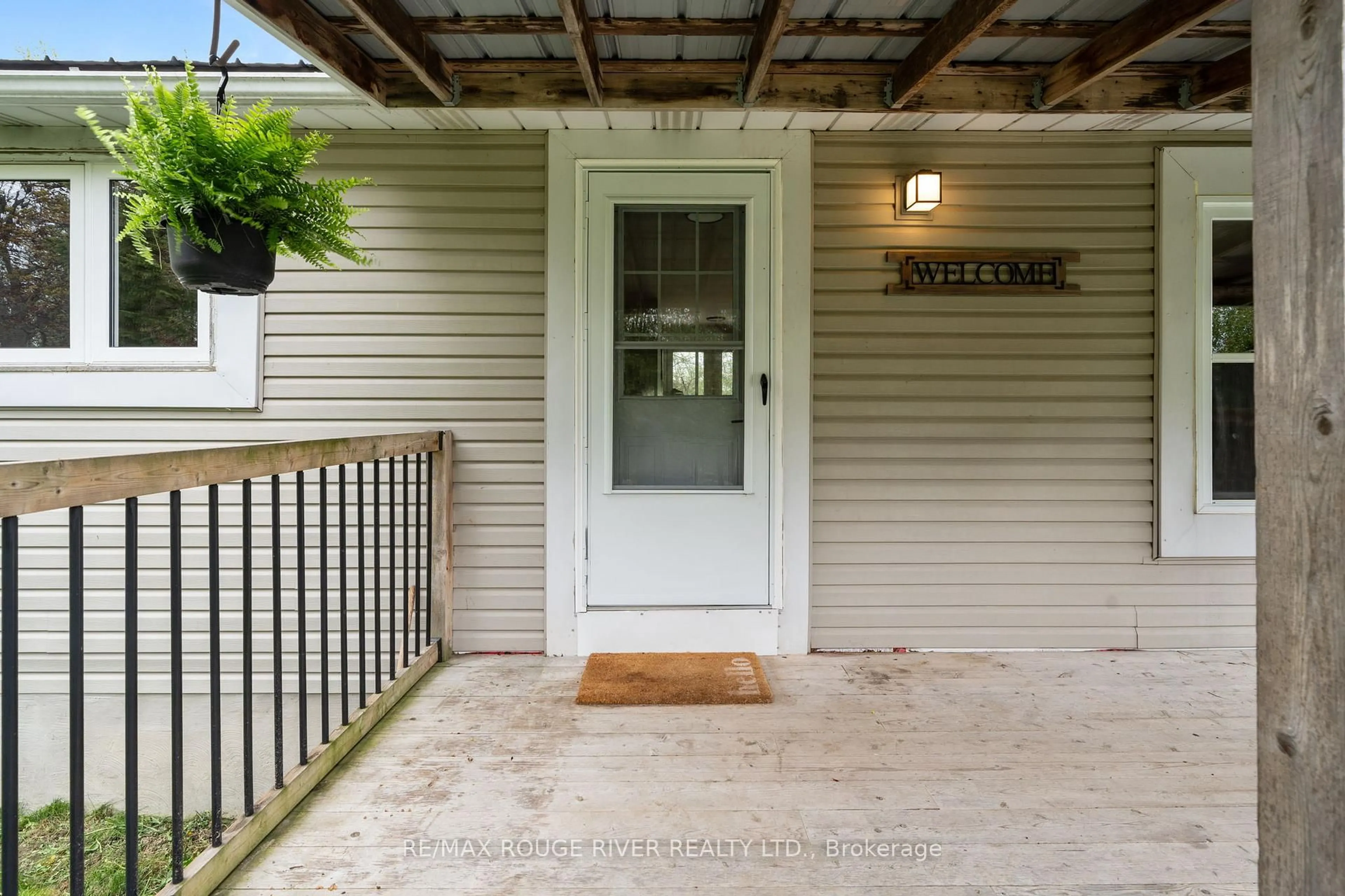 Indoor entryway for 566 Cottingham Rd, Kawartha Lakes Ontario K0L 2W0