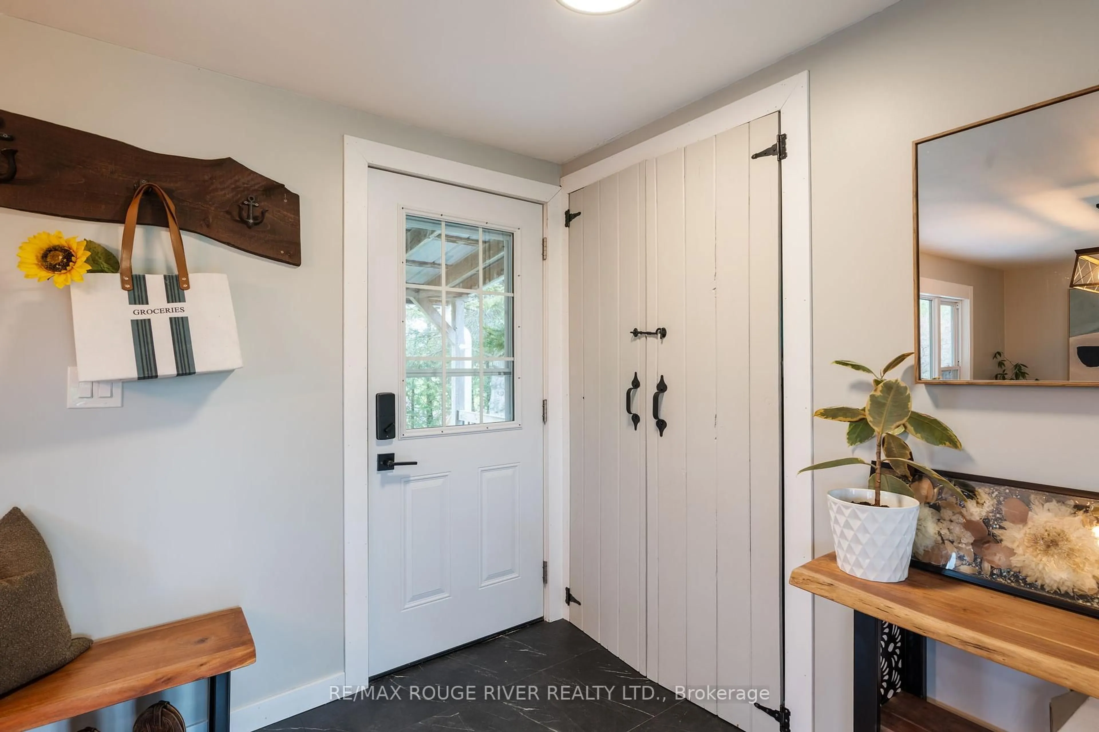 Indoor entryway for 566 Cottingham Rd, Kawartha Lakes Ontario K0L 2W0