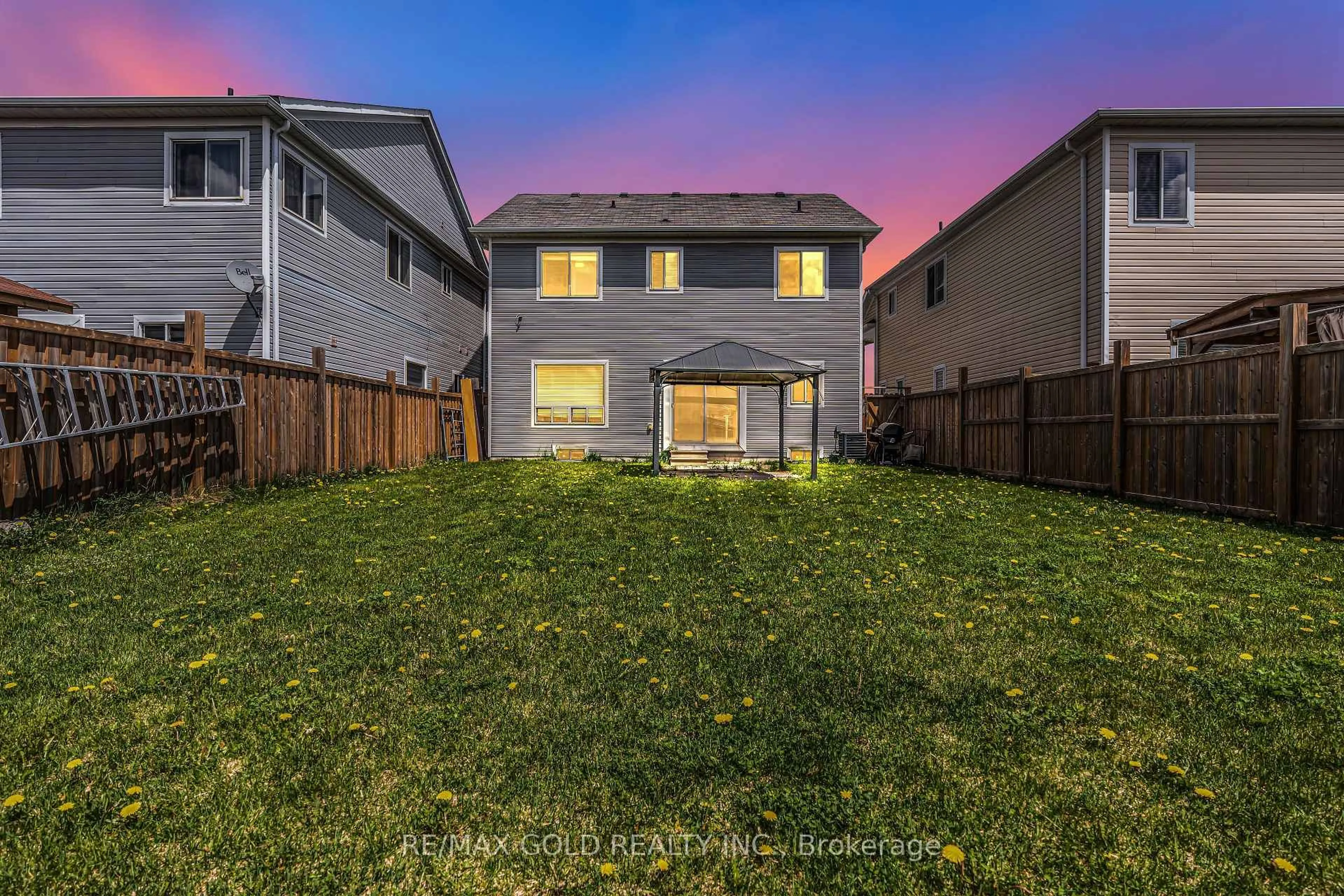 A pic from outside/outdoor area/front of a property/back of a property/a pic from drone, street for 441 Tansley St, Shelburne Ontario L9V 2S6