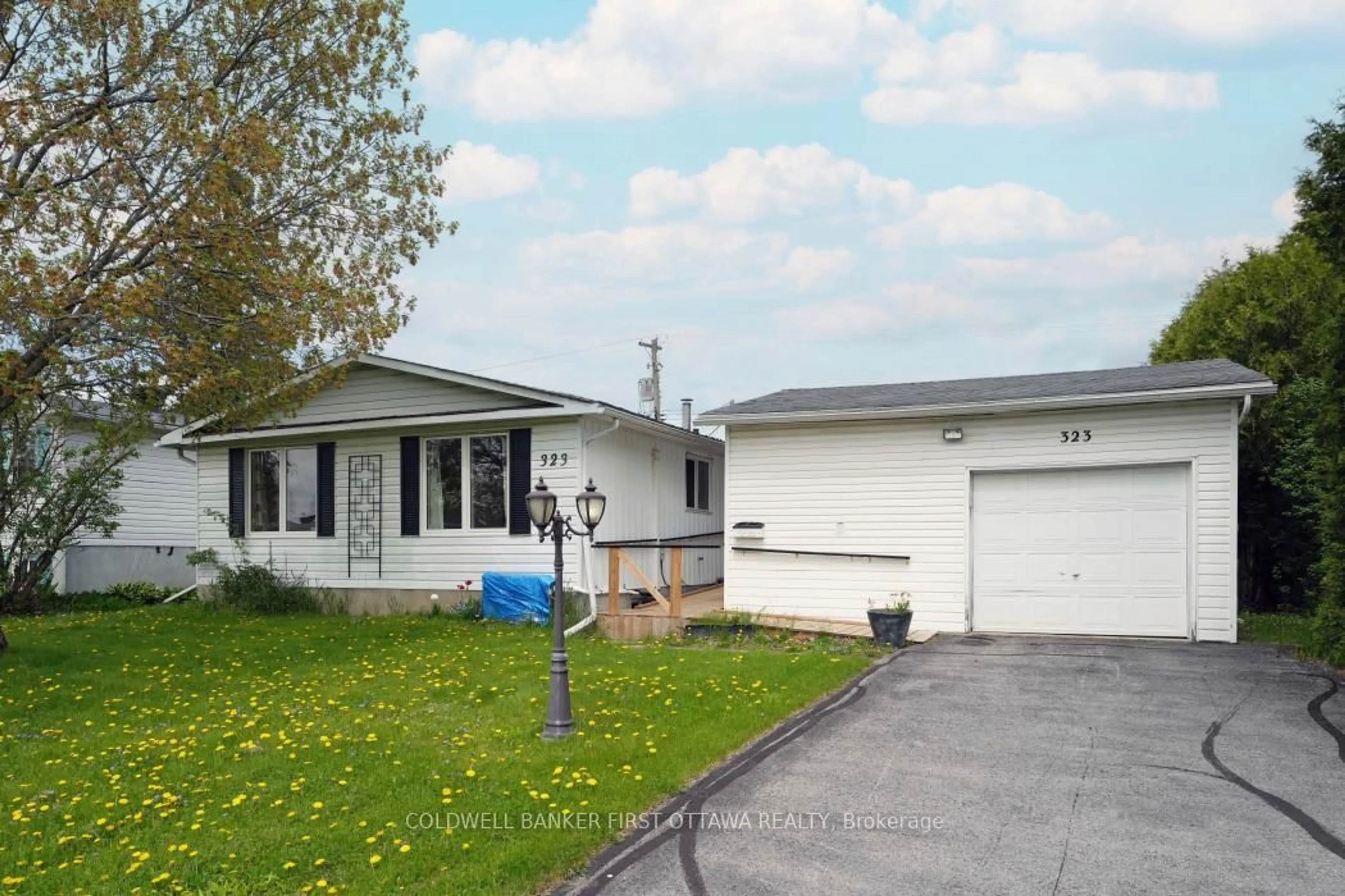 Home with vinyl exterior material, street for 323 Amiens St, Orleans Ontario K1E 1N4