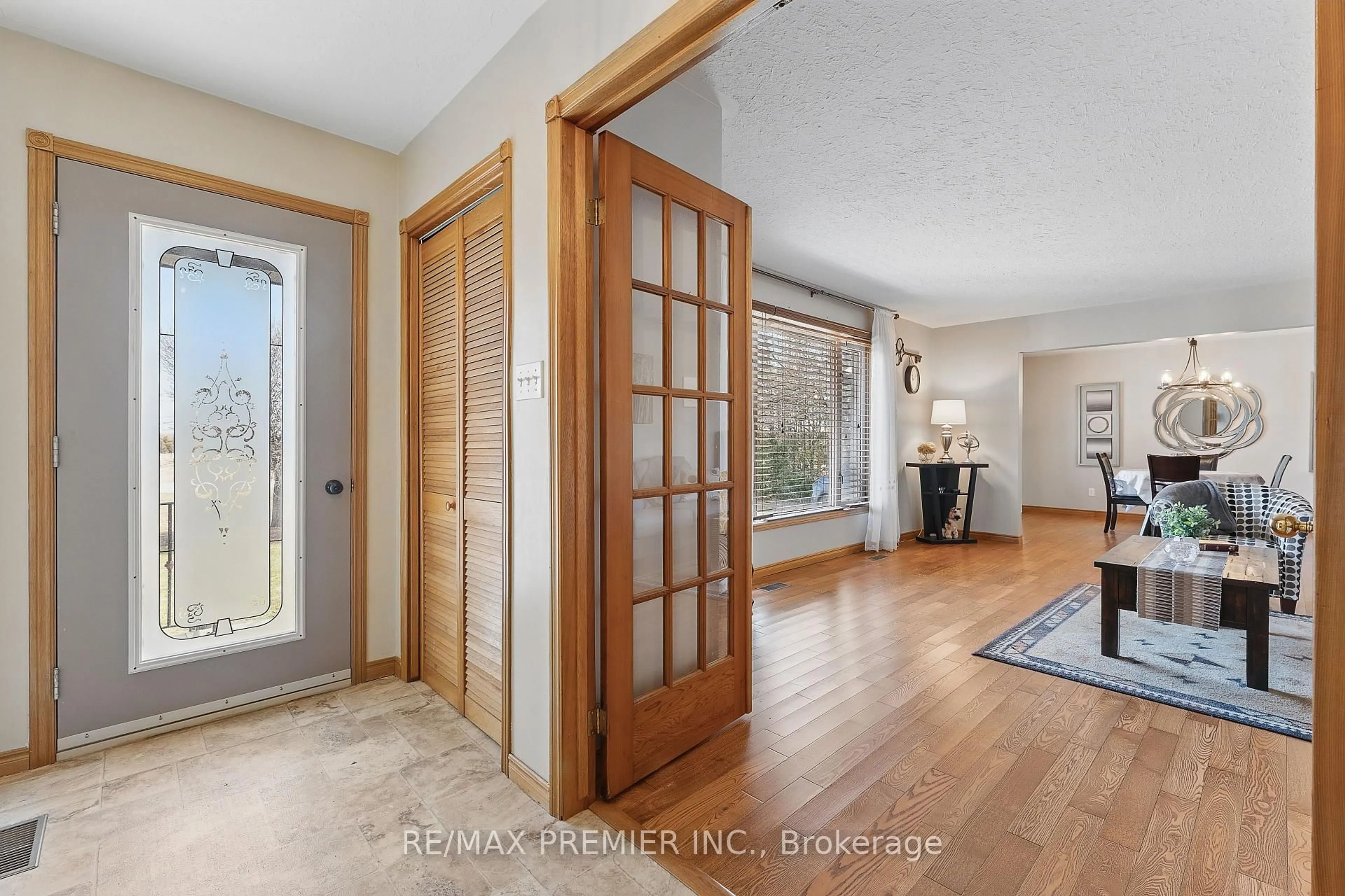 Indoor entryway for 733036 Southgate 73 Sdrd, Southgate Ontario N0C 1L0