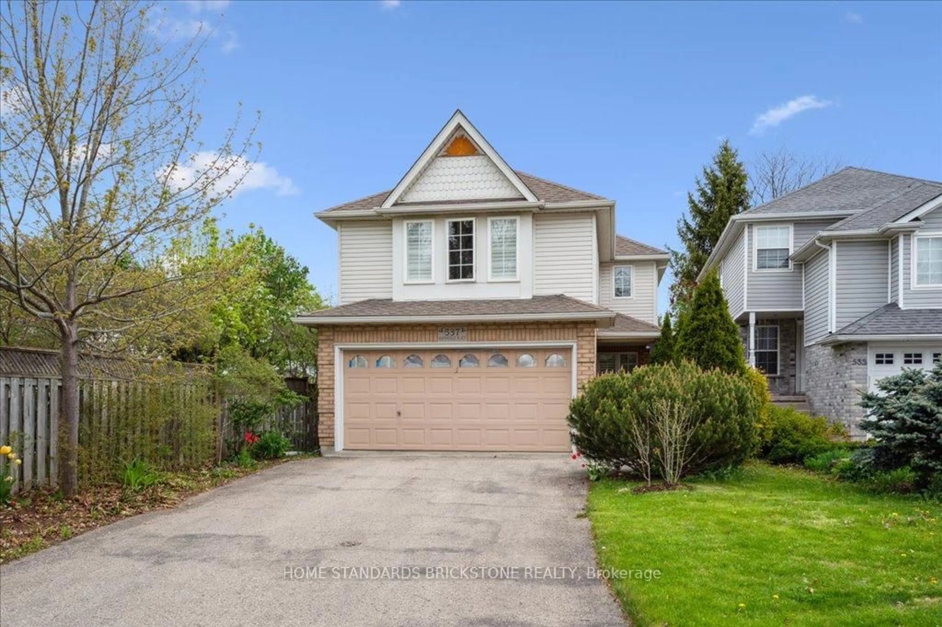 Home with vinyl exterior material, street for 537 Havendale Pl, Waterloo Ontario N2T 2T3