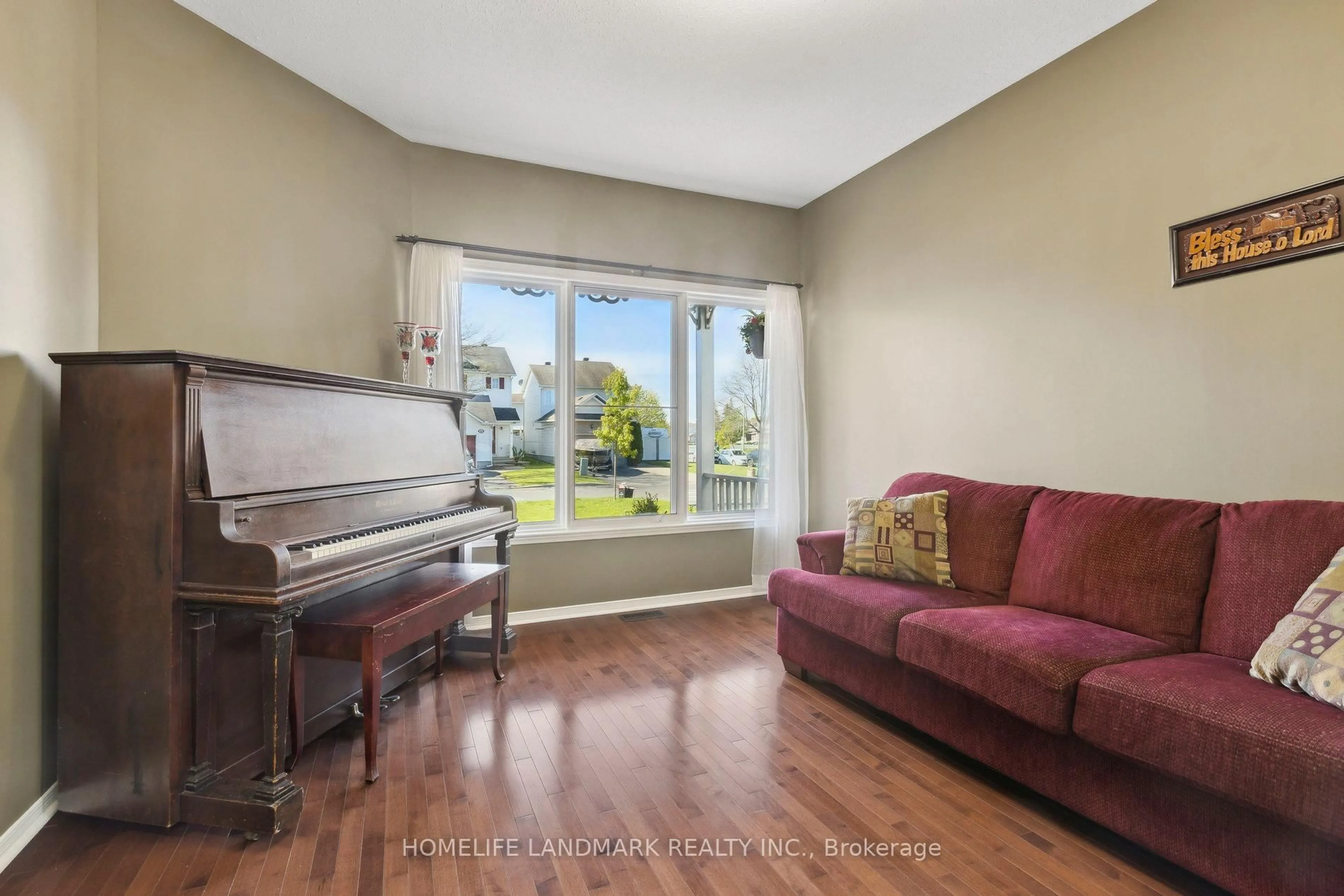 Living room with furniture, unknown for 1856 Sunland Dr, Orleans Ontario K4A 3S8