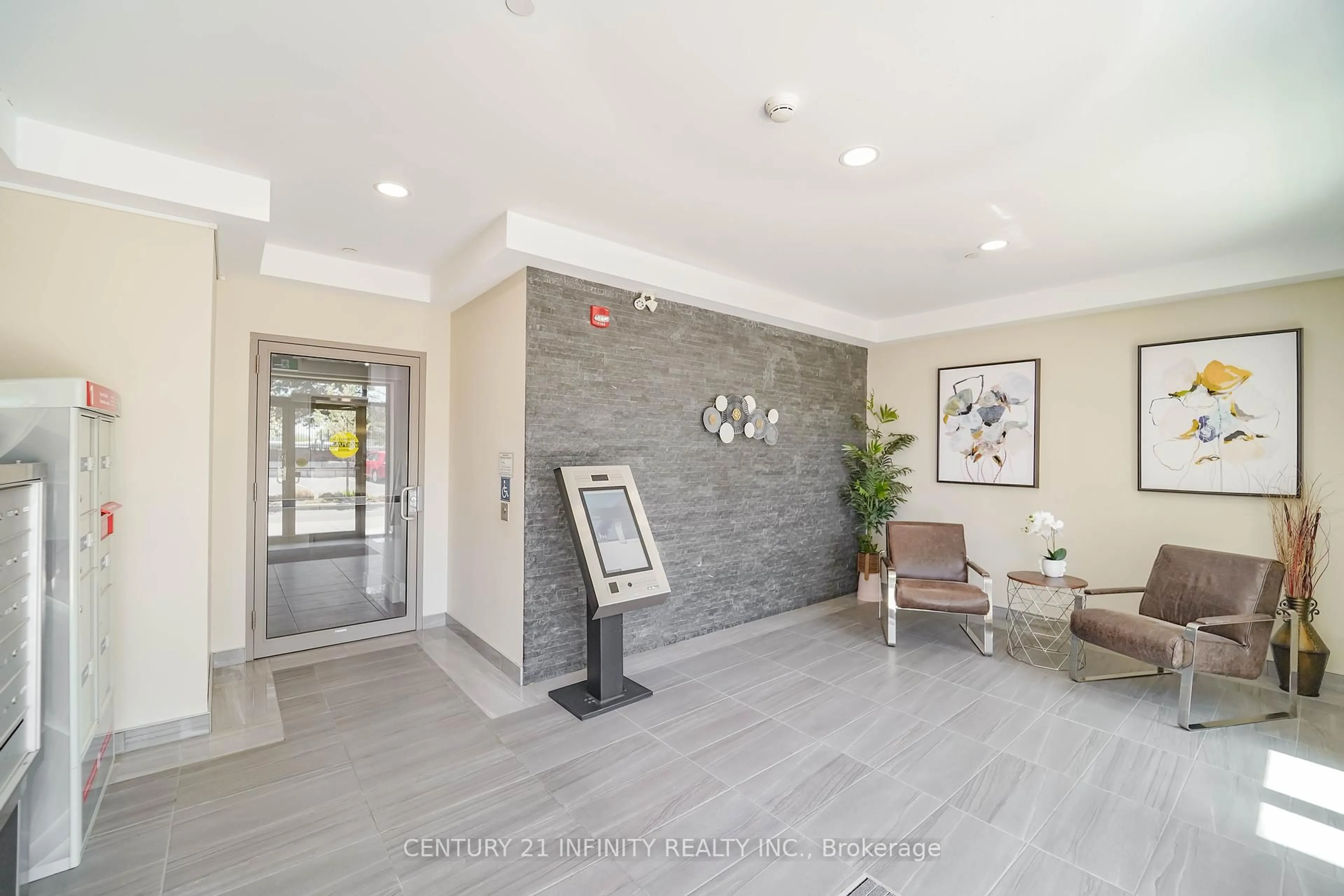 Indoor foyer for 135 Orr St #101, Cobourg Ontario K9A 0J6