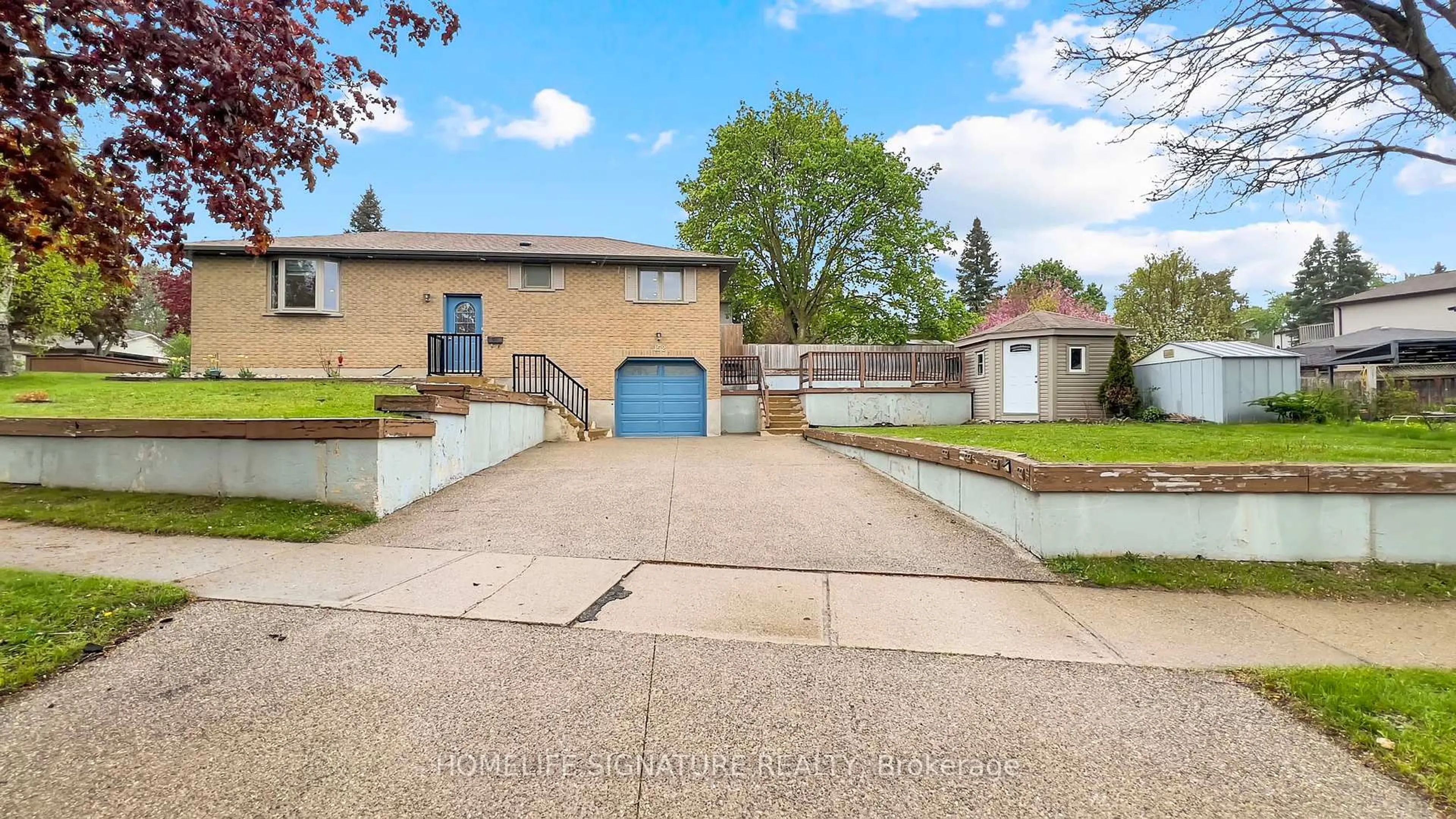 A pic from outside/outdoor area/front of a property/back of a property/a pic from drone, street for 152 Anvil St, Kitchener Ontario N2P 1Y3