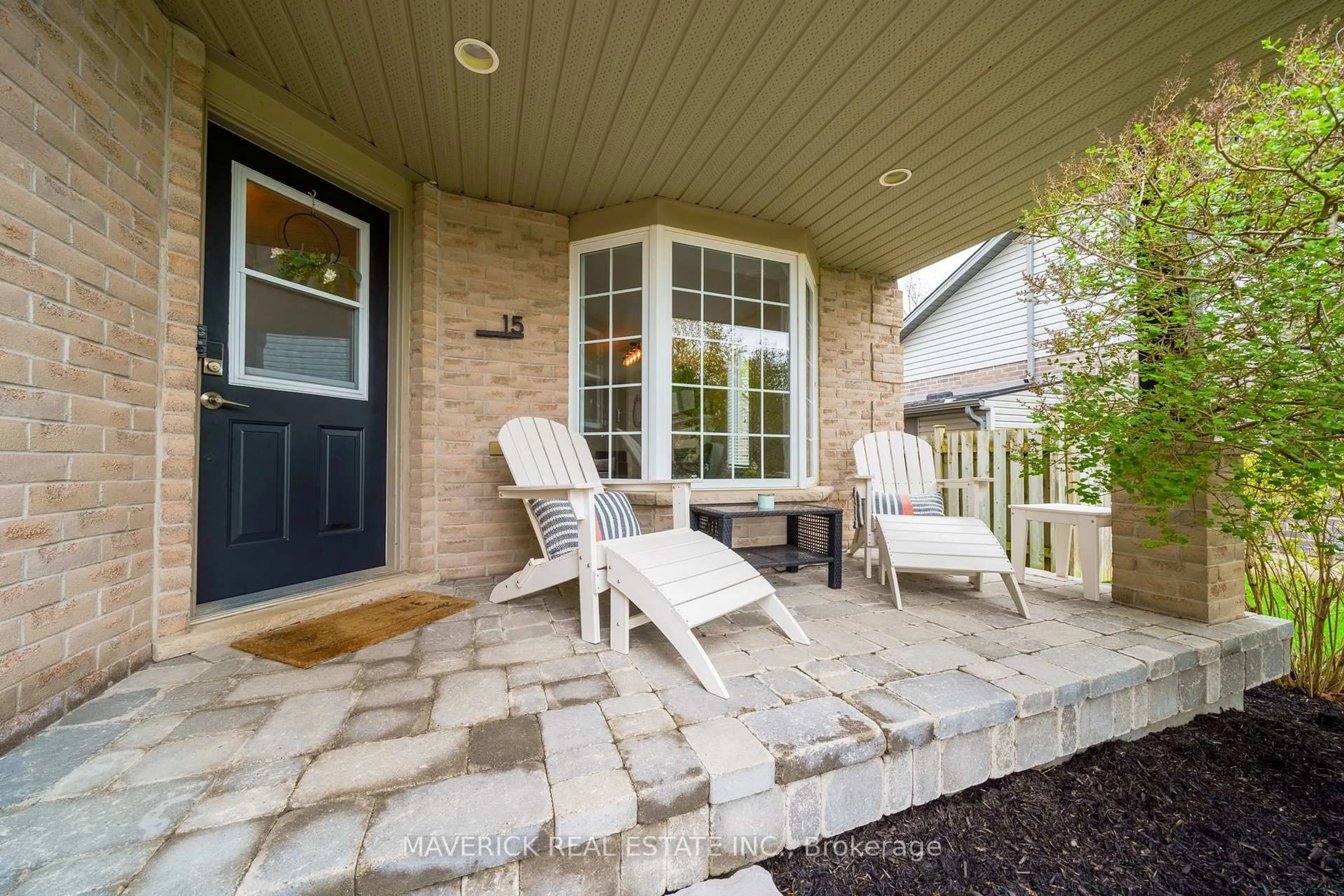 Patio, street for 15 Mapleridge Cres, Thames Centre Ontario N0L 1G3