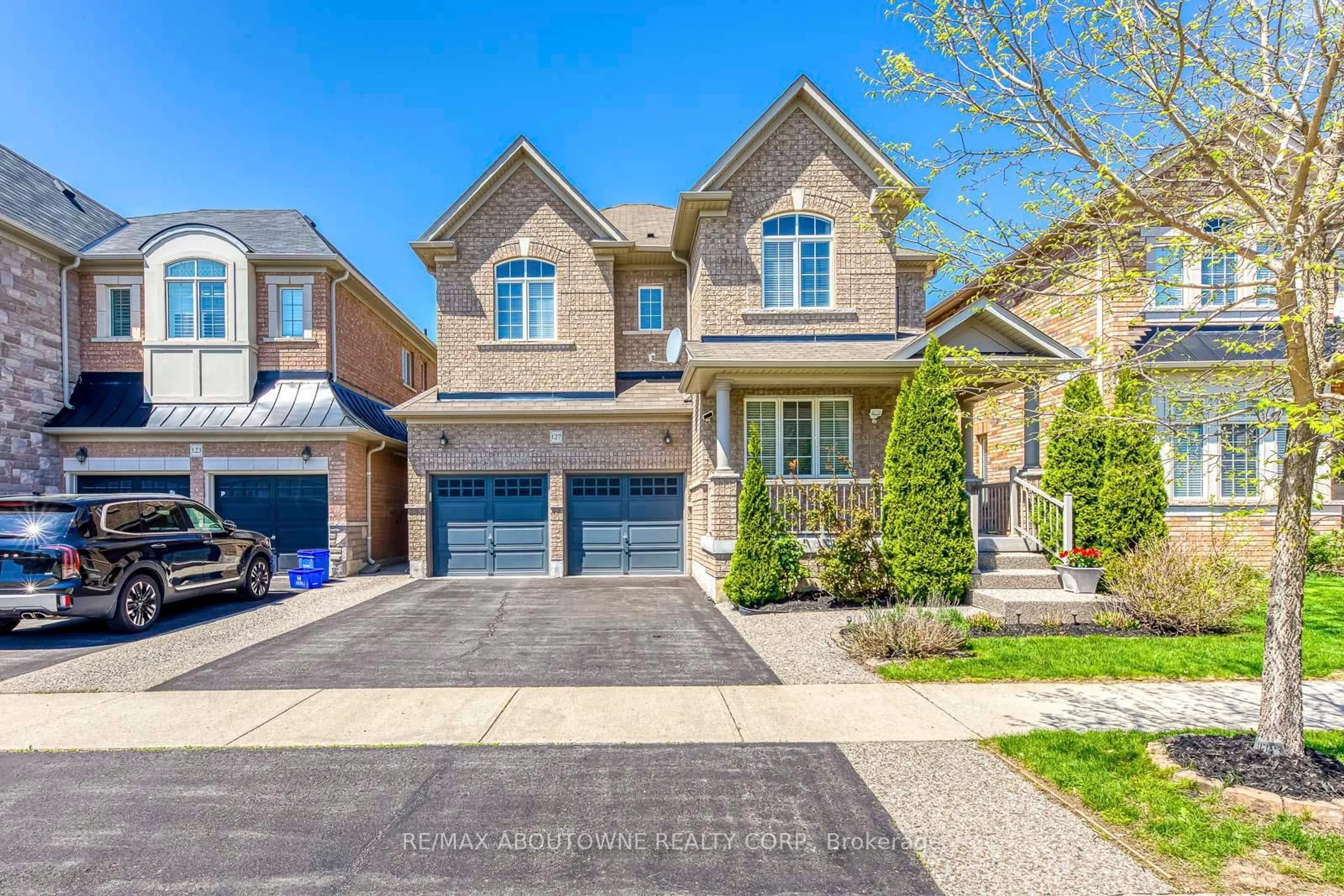 Home with brick exterior material, street for 127 Mcknight Ave, Hamilton Ontario L8B 0T7