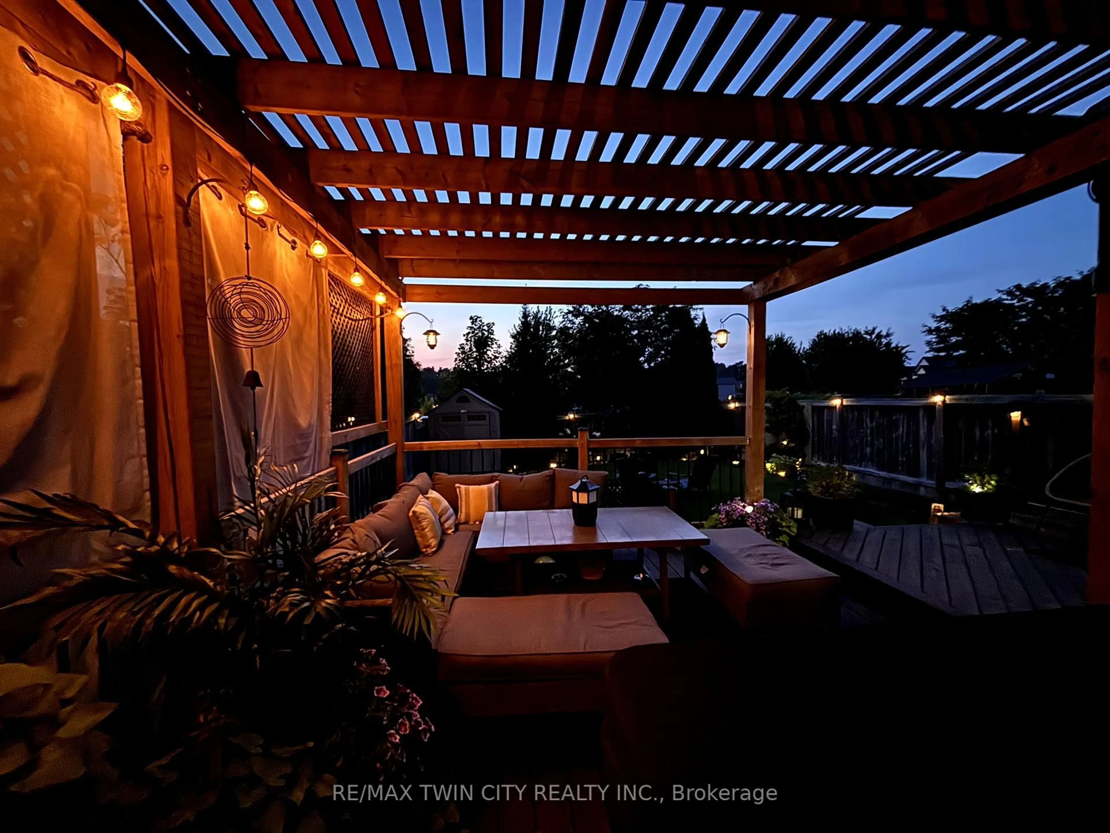 Patio, unknown for 98 Lambert Cres, Brantford Ontario N3T 0E9