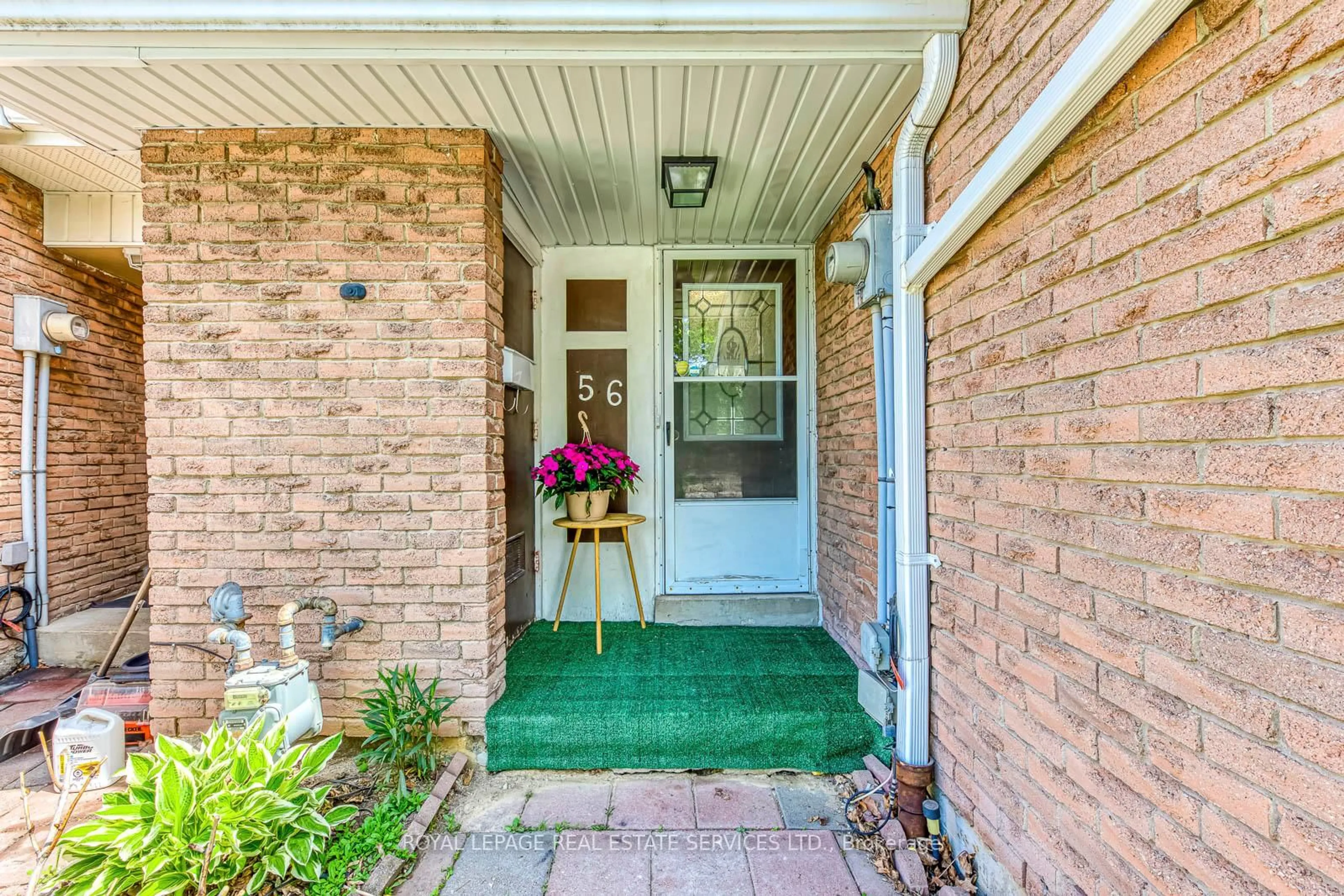 Indoor entryway for 56 Golden Orchard Dr, Hamilton Ontario L9C 6J5