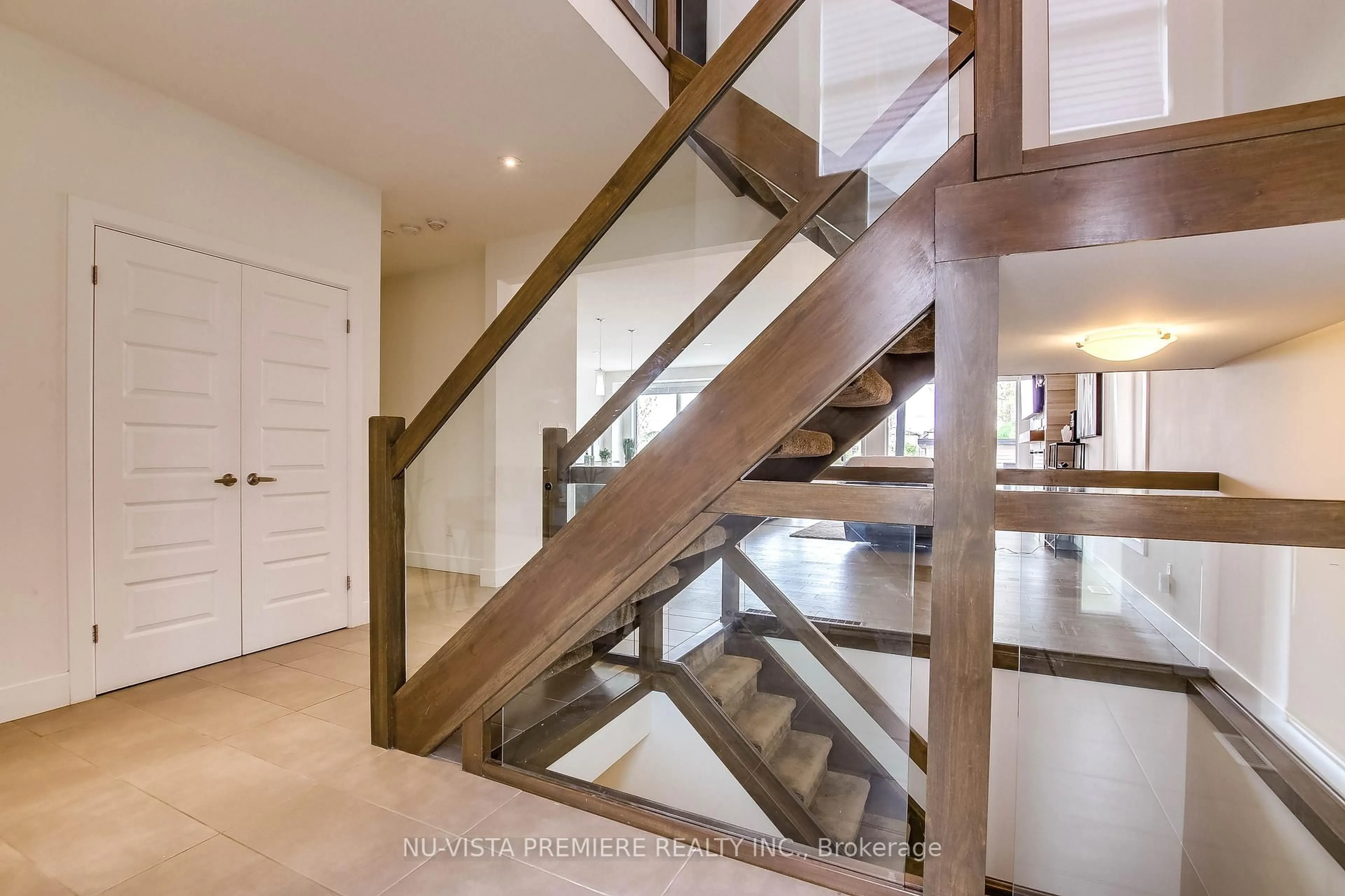 Stairs for 2229 WATEROAK Dr, London North Ontario N6G 0R1