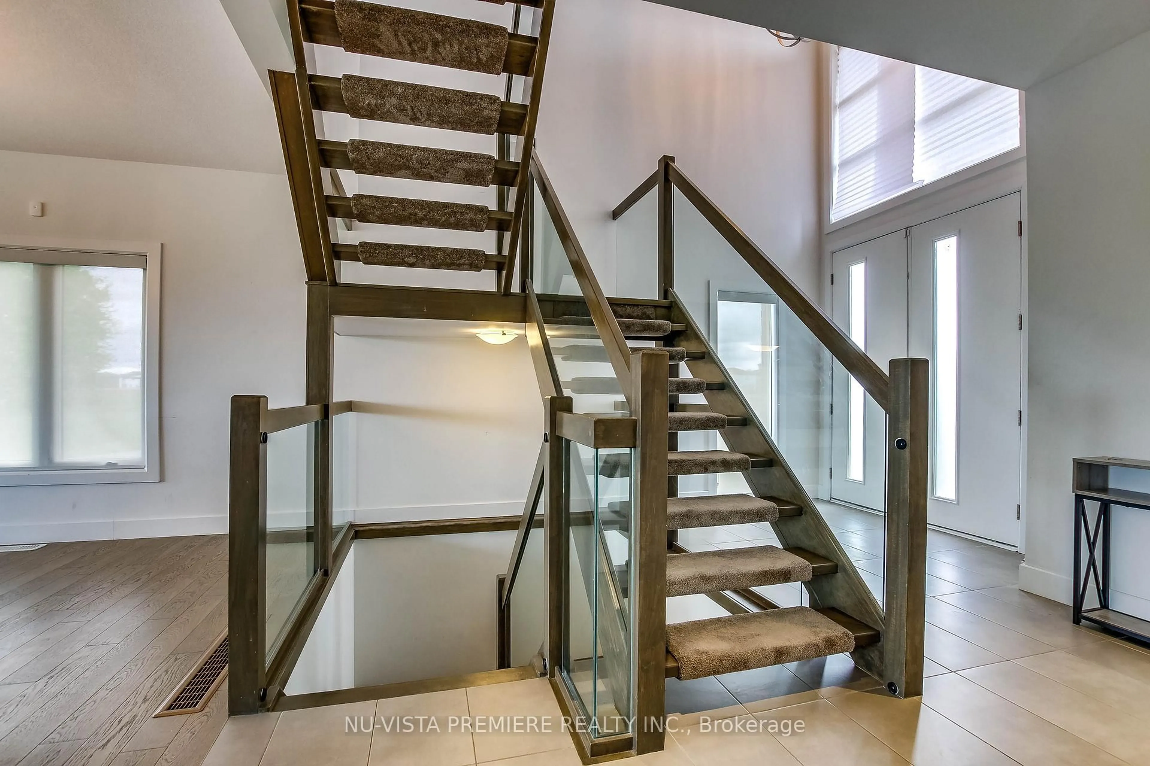 Stairs for 2229 WATEROAK Dr, London North Ontario N6G 0R1