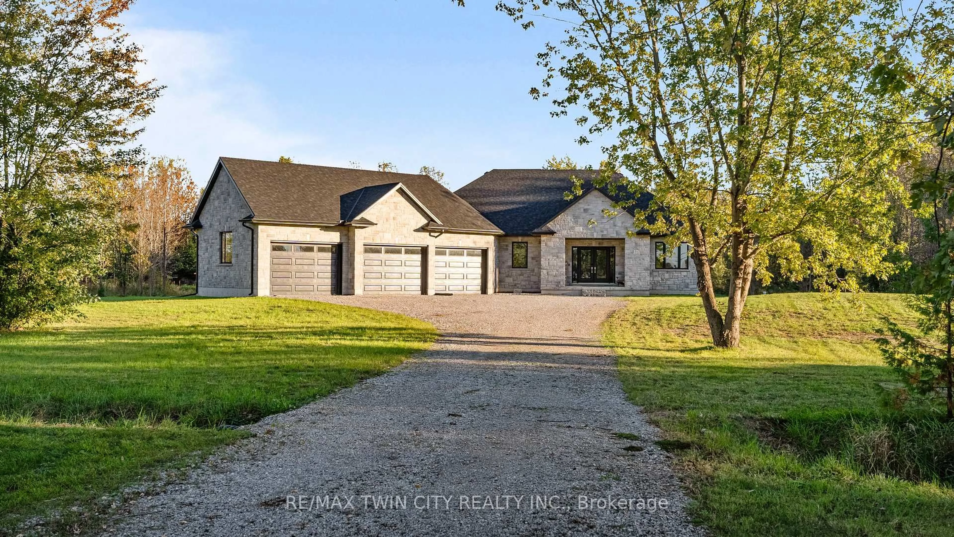 A pic from outside/outdoor area/front of a property/back of a property/a pic from drone, street for 790 South Coast Dr, Haldimand Ontario N0A 1L0