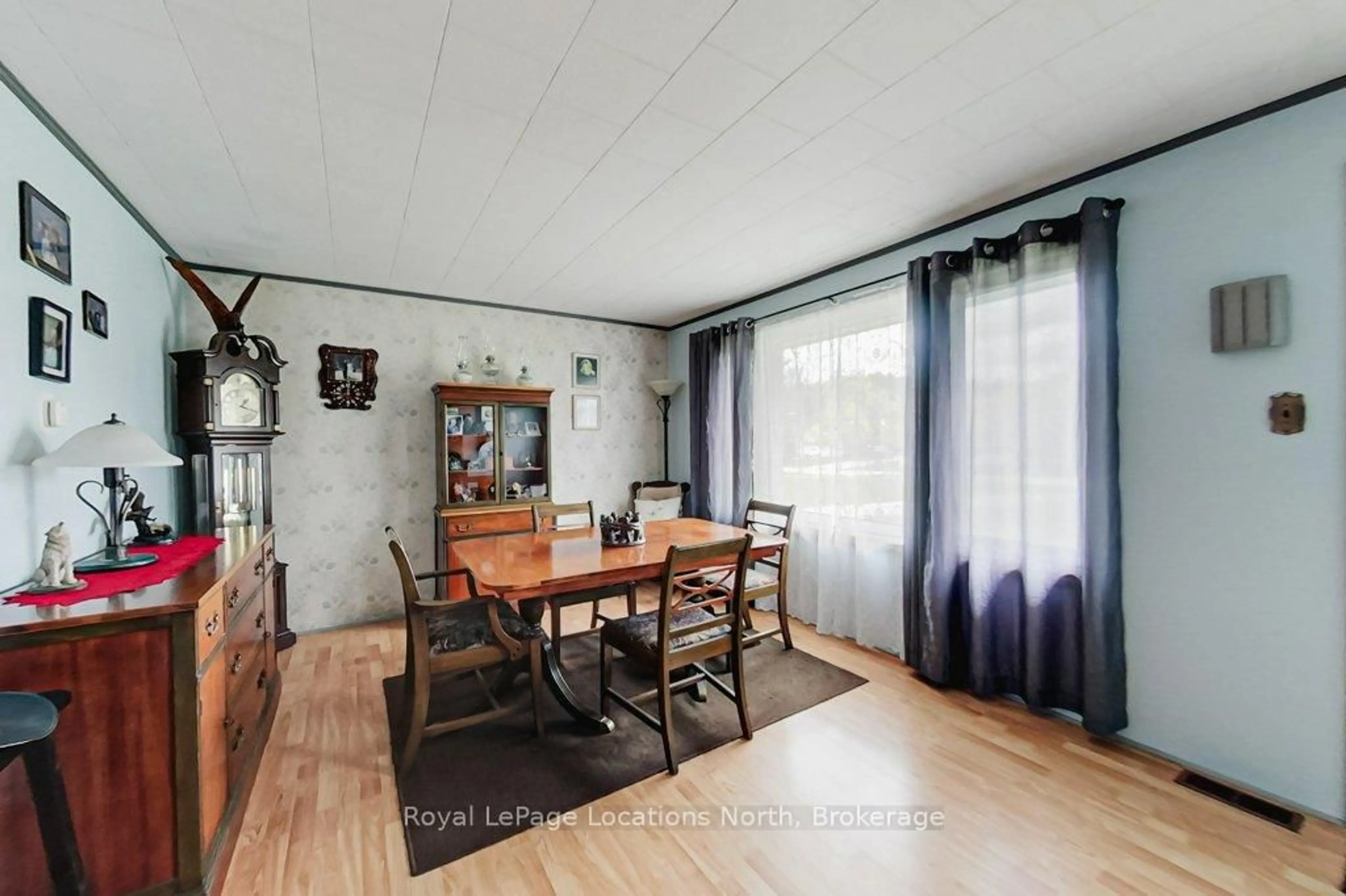 Dining room, wood/laminate floor for 141 Gardiner St, Meaford Ontario N4L 1W6