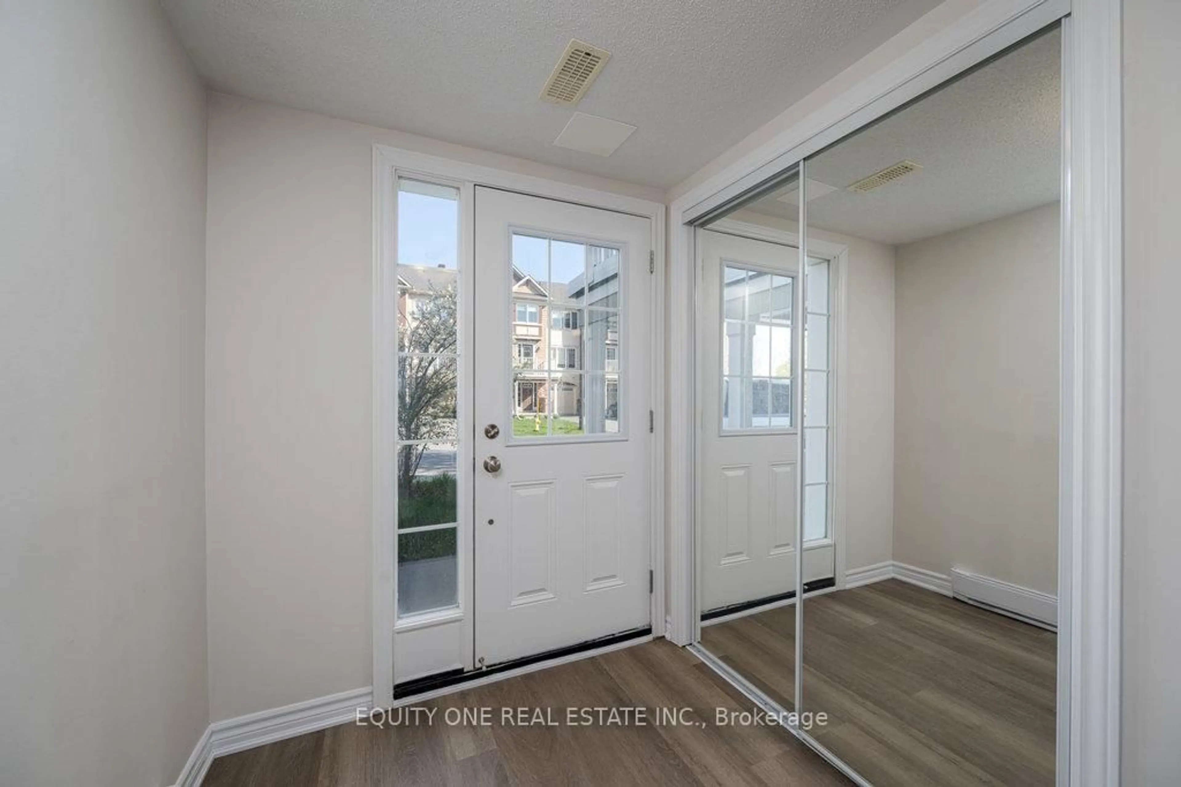 Indoor entryway for 308 Mykonos Cres, Stittsville Ontario K2S 0P1