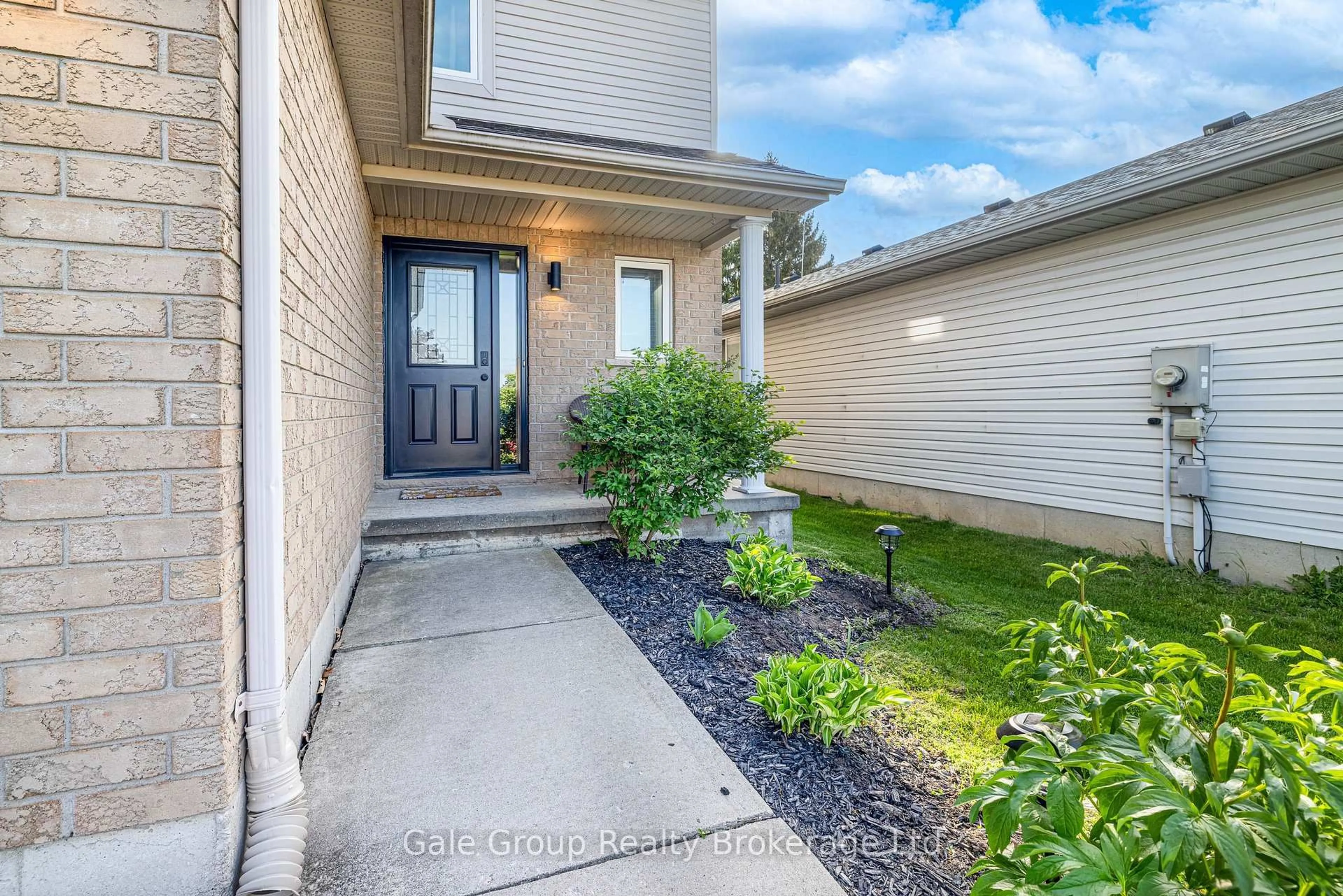 Indoor entryway for 15 CRUSOE Pl, Ingersoll Ontario N5C 4G2