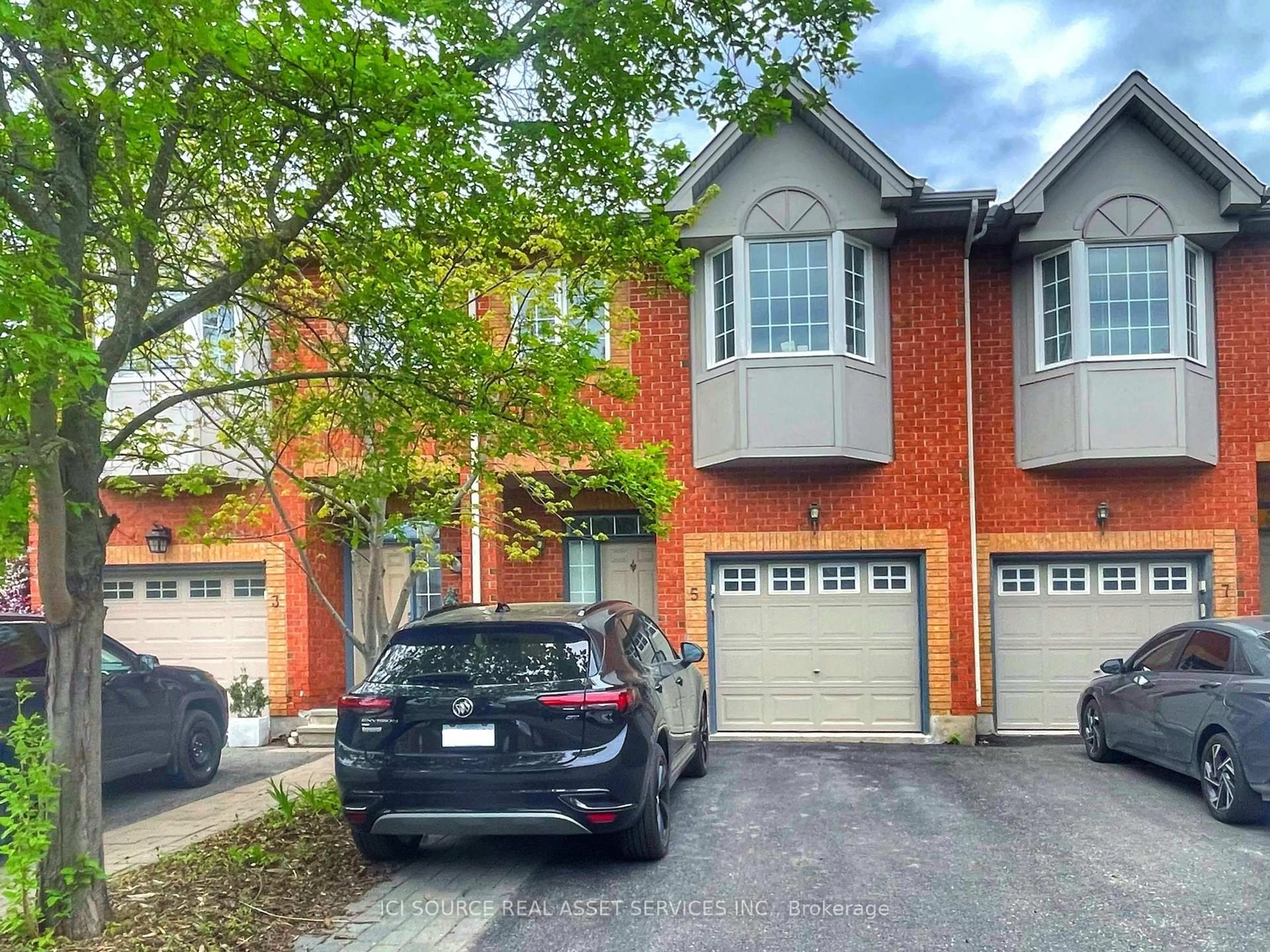 Home with brick exterior material, street for 5 Great Oak Private, Ottawa Ontario K1G 6P7