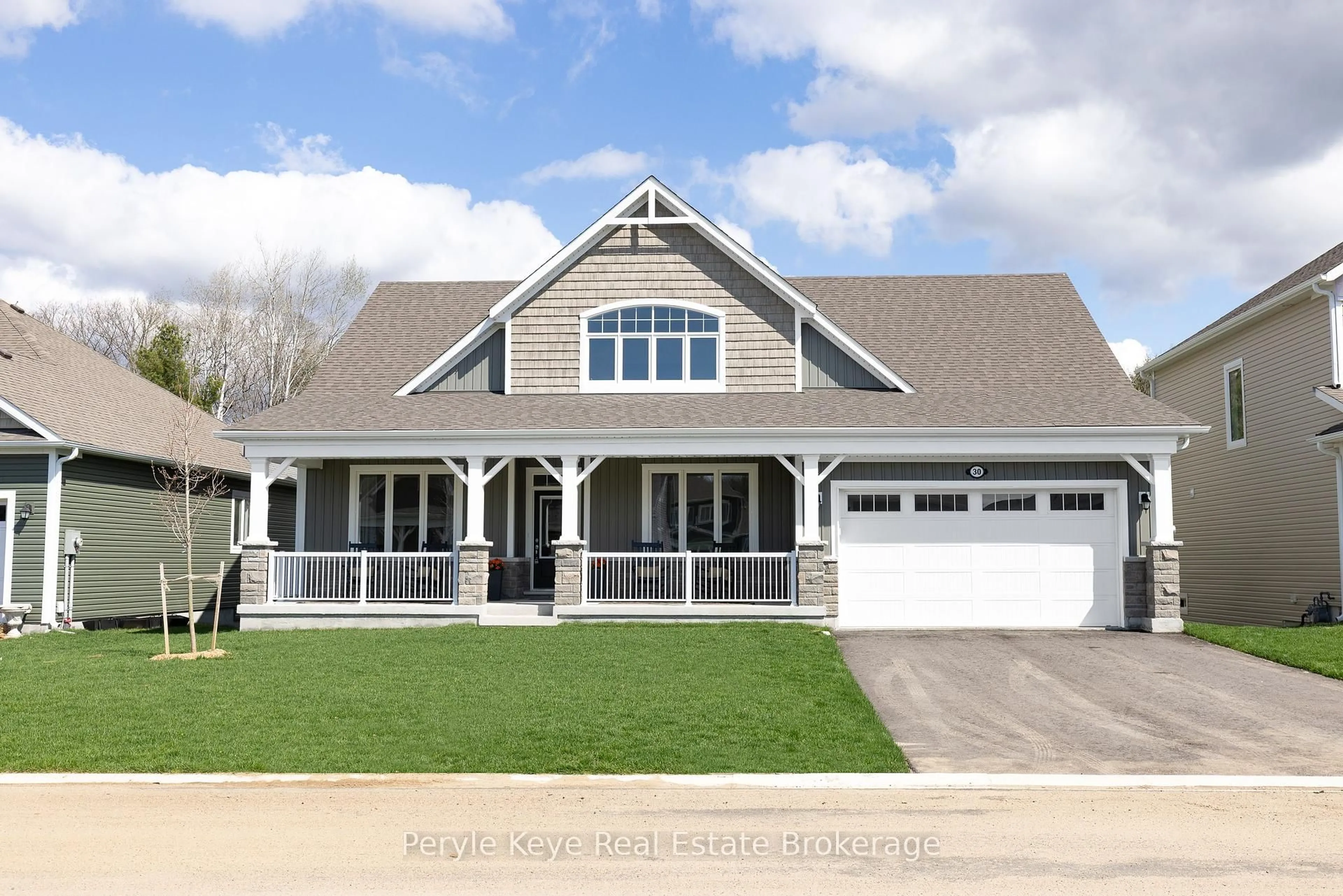 Home with vinyl exterior material, street for 30 Dyer Cres, Bracebridge Ontario P1L 0N4