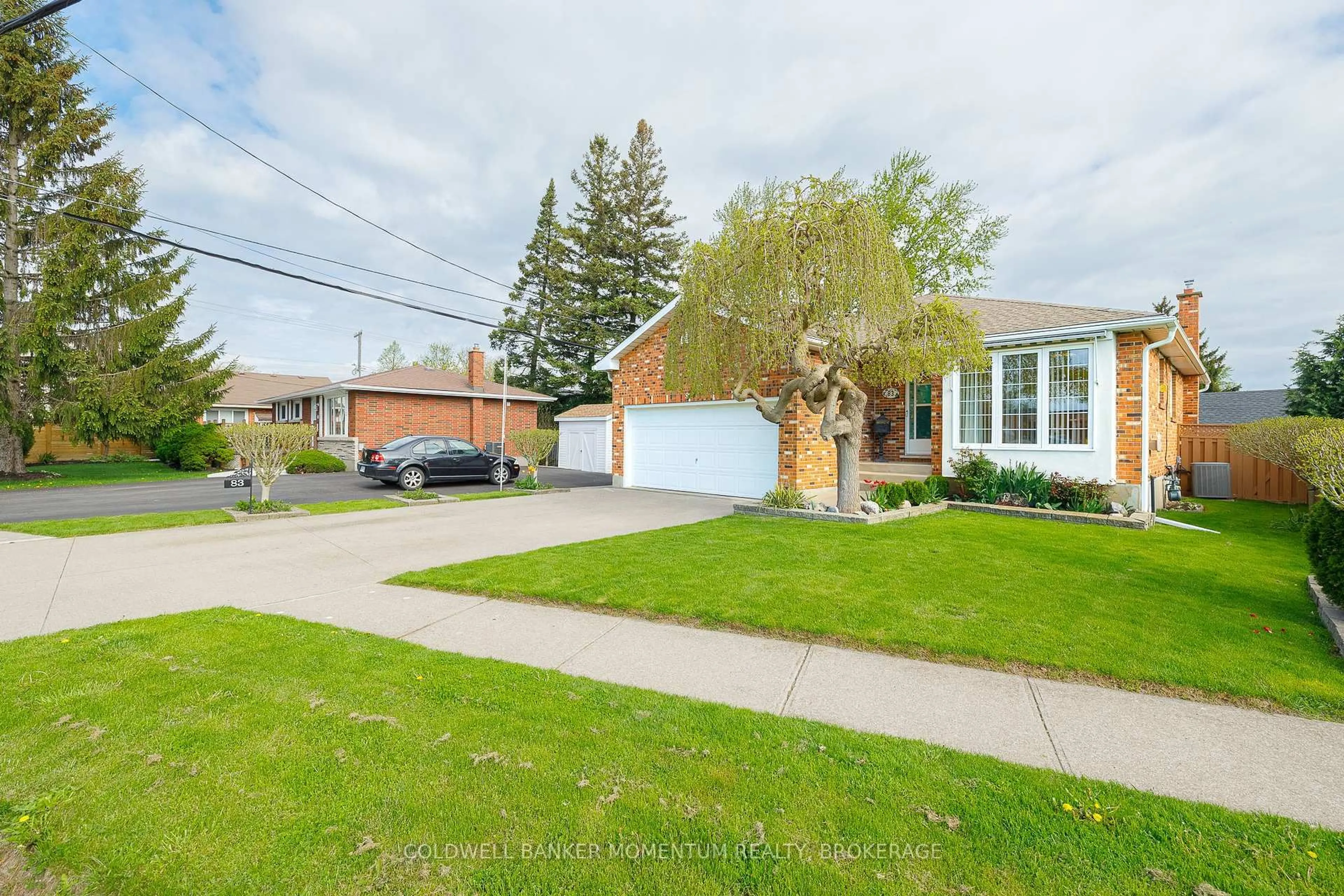 A pic from outside/outdoor area/front of a property/back of a property/a pic from drone, street for 83 PARNELL Rd, St. Catharines Ontario L2M 1V8