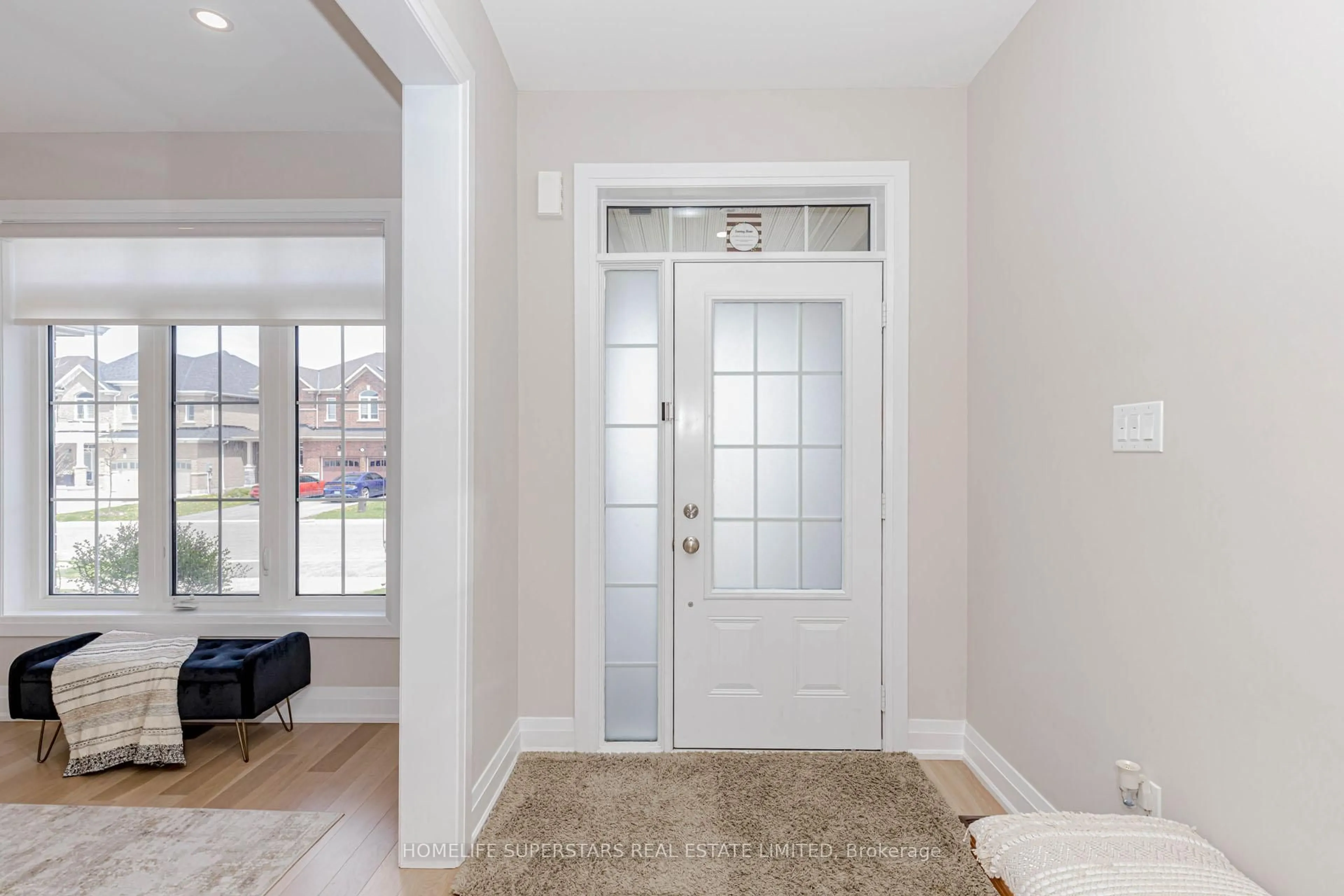 Indoor entryway for 108 OAK Ave, Brant Ontario N3L 0J6