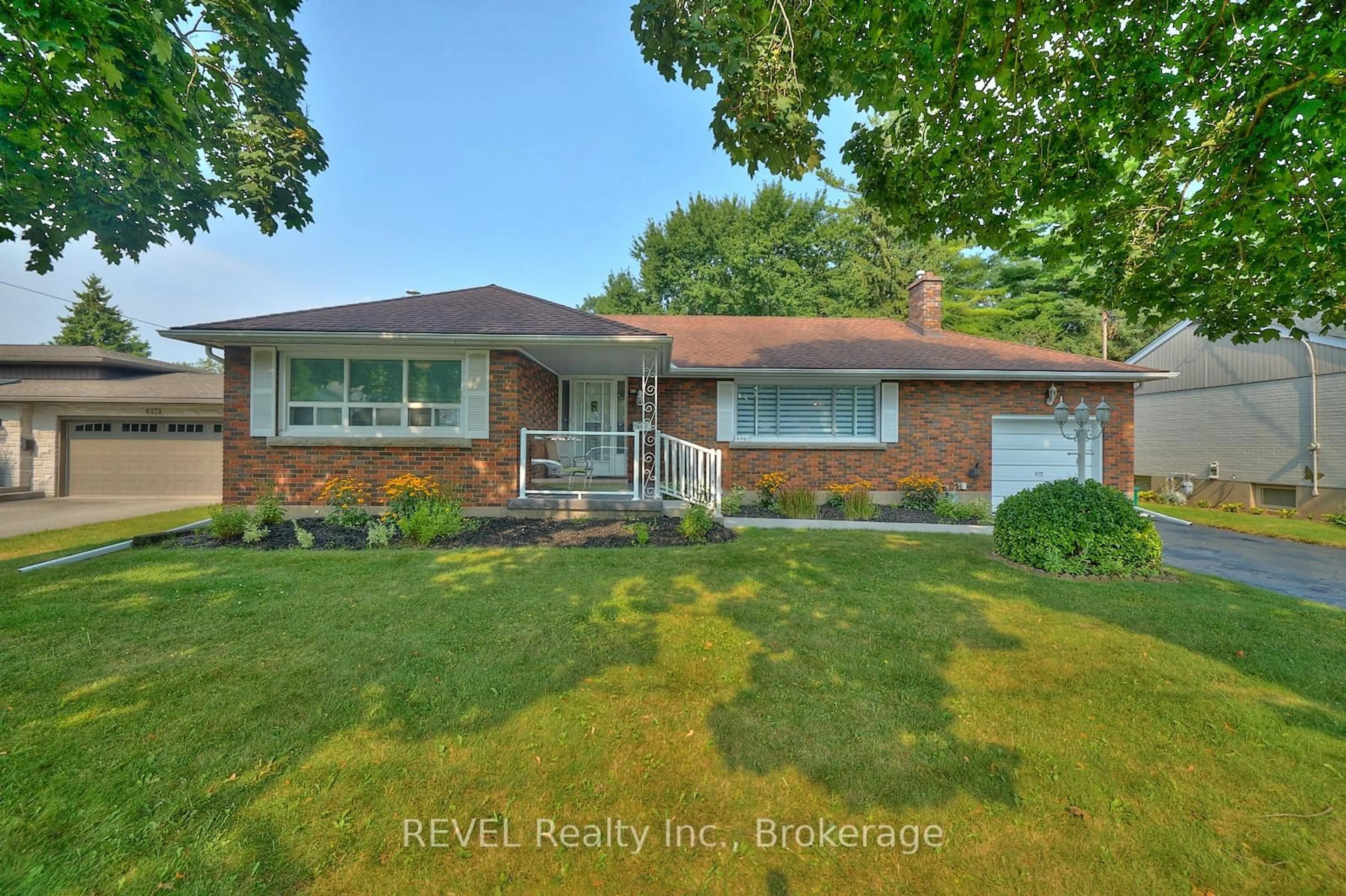Home with brick exterior material, unknown for 6361 Clare Cres, Niagara Falls Ontario L2G 2C9