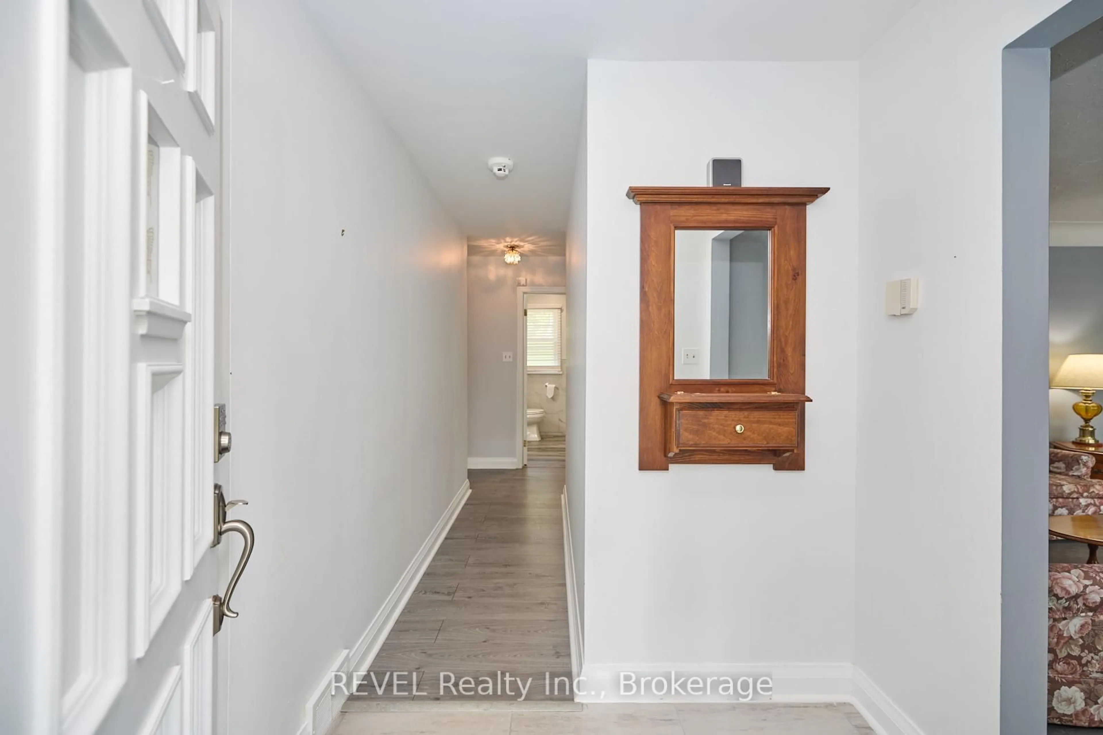 Indoor entryway for 6361 Clare Cres, Niagara Falls Ontario L2G 2C9