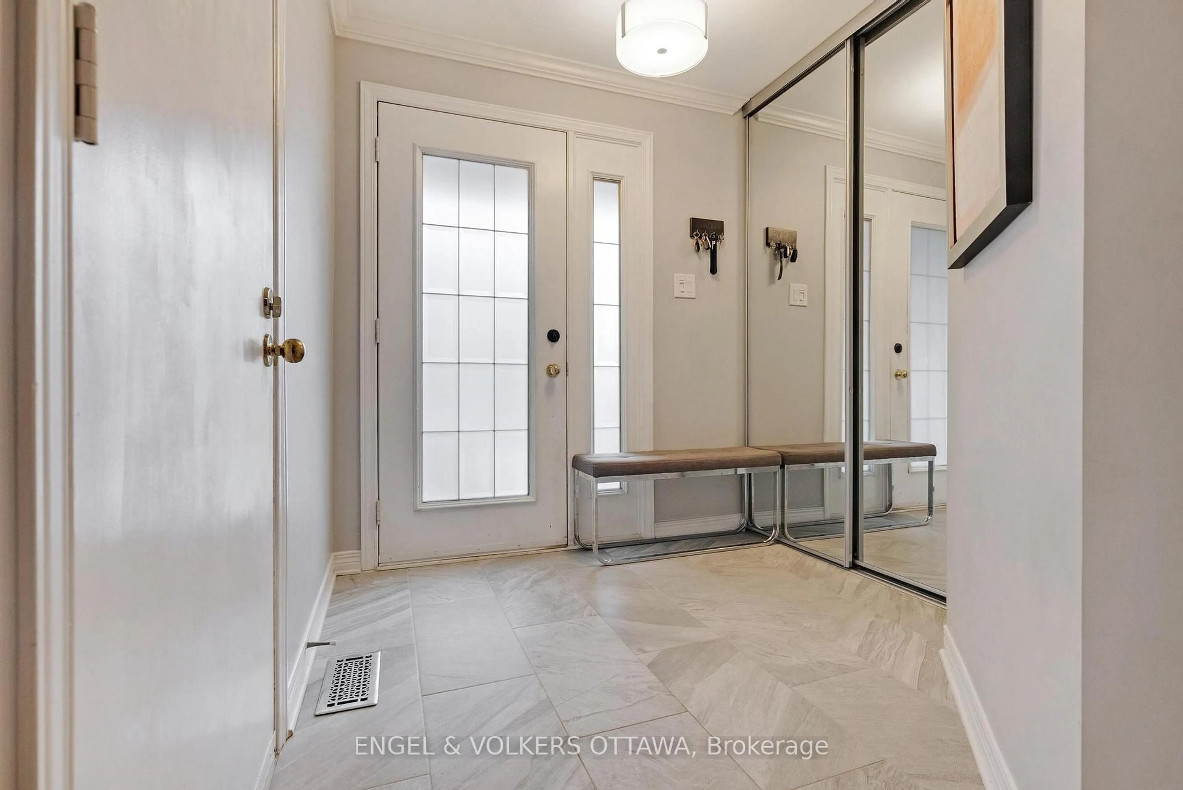 Indoor entryway for 29 Grandcourt Dr, Ottawa Ontario K2G 5X1