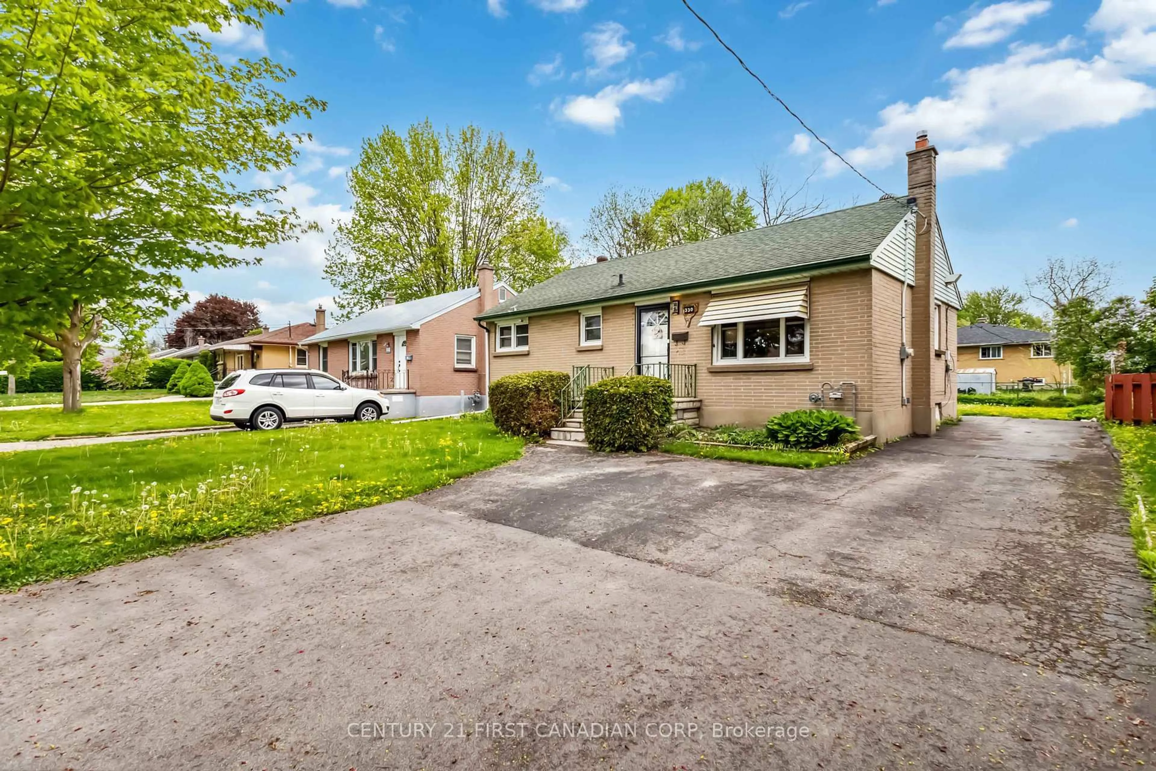 A pic from outside/outdoor area/front of a property/back of a property/a pic from drone, street for 330 Manitoba St, London East Ontario N5W 4W3