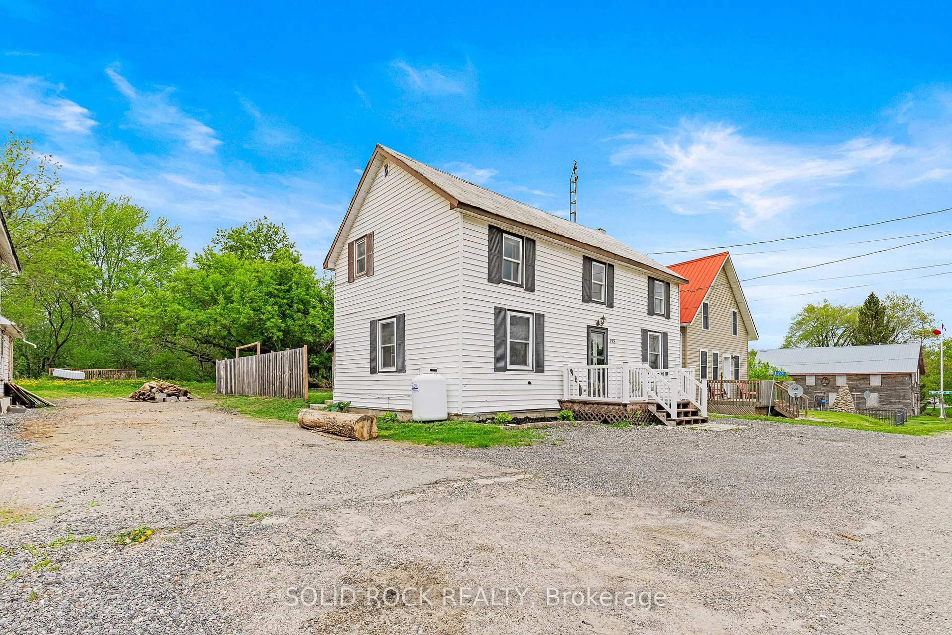 A pic from outside/outdoor area/front of a property/back of a property/a pic from drone, building for 398 Lyndhurst Rd, Leeds and the Thousand Islands Ontario K0E 1N0
