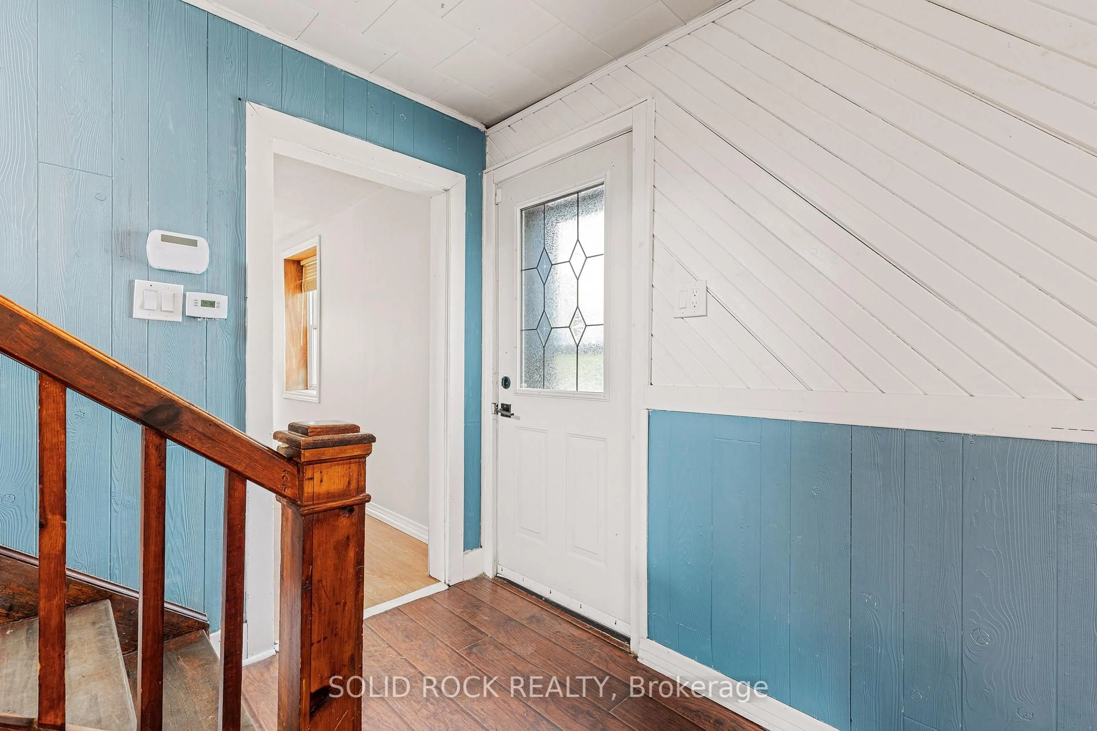 Indoor entryway for 398 Lyndhurst Rd, Leeds and the Thousand Islands Ontario K0E 1N0