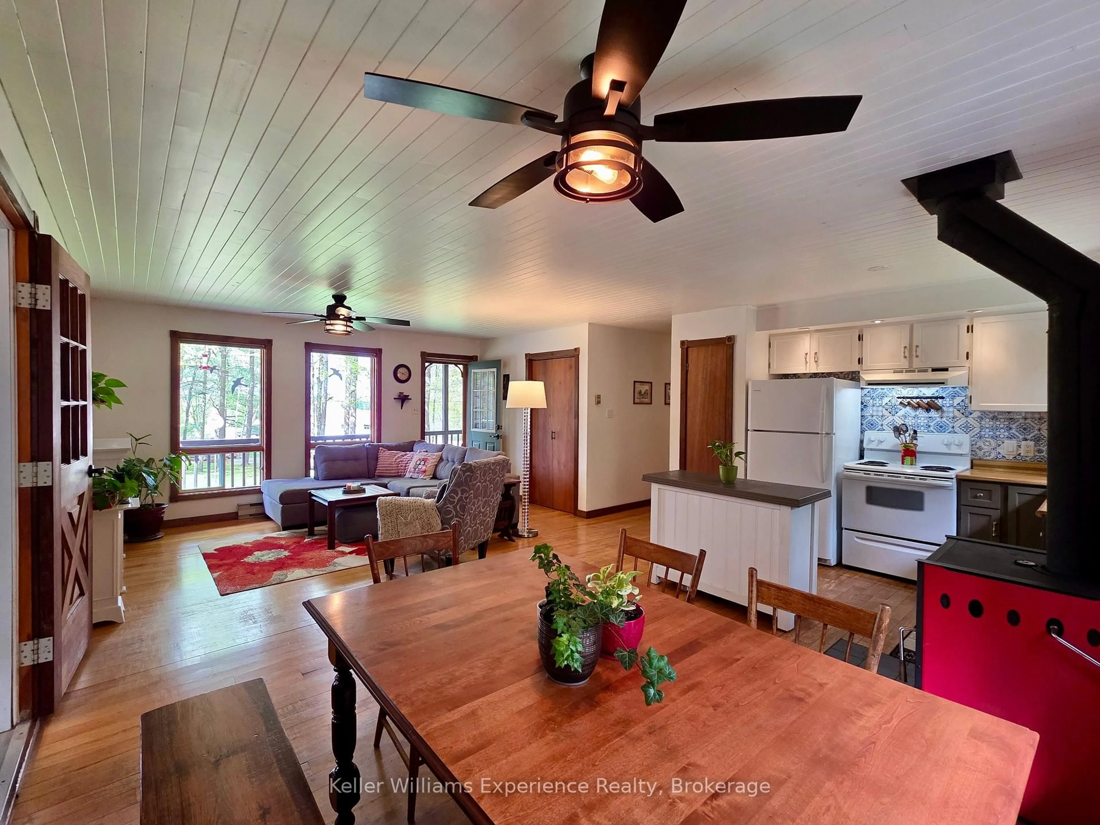 Open concept kitchen, wood/laminate floor for 1035 Conway Cres, Bracebridge Ontario P1L 1X1