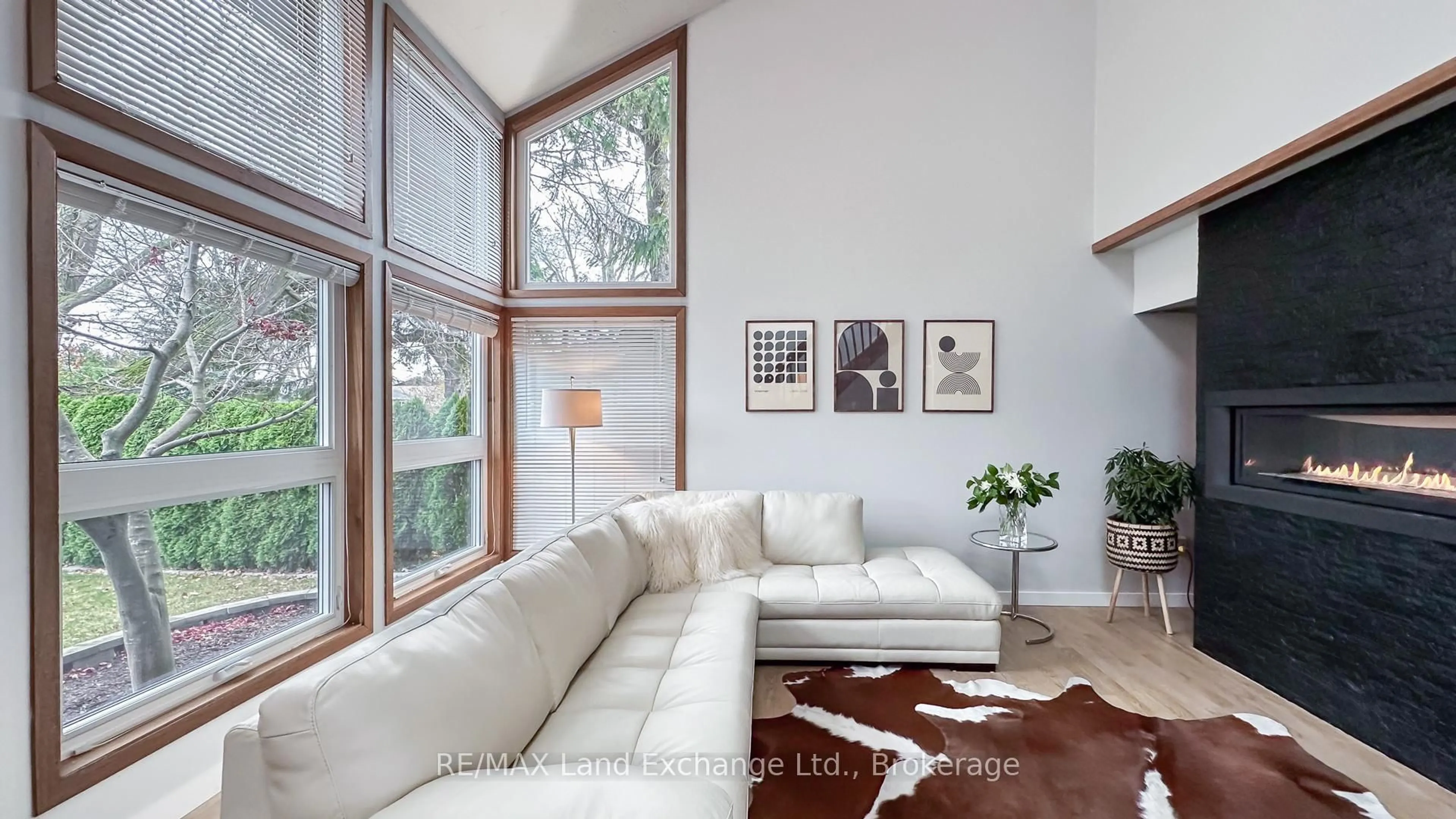 Living room with furniture, unknown for 222 Penetangore Row, Kincardine Ontario N2Z 2P6